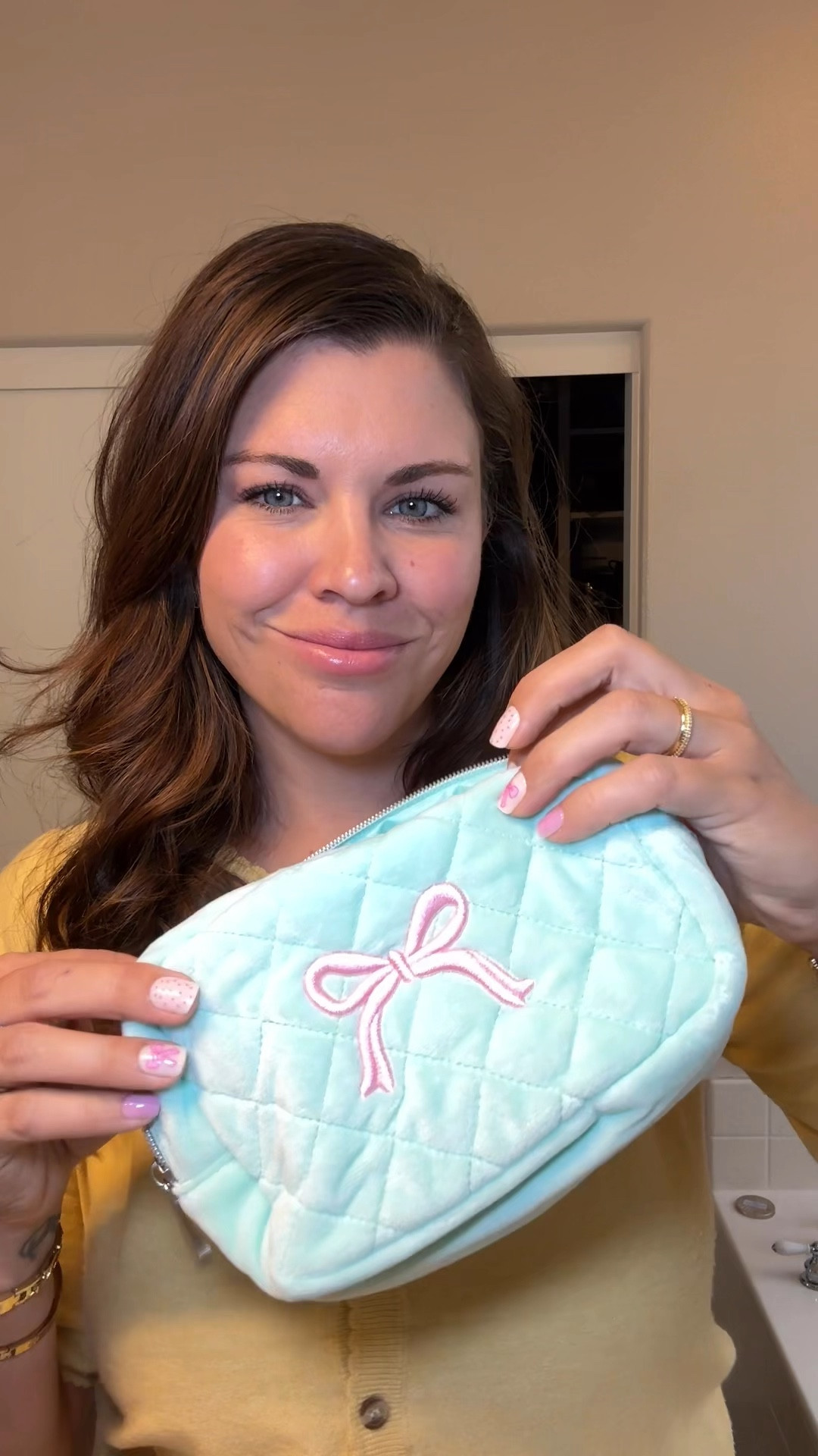You had me at $5 💄

This Walmart makeup bag is cute, roomy, and perfect for tossing in your everyday essentials.
Proof that the best finds don’t have to cost a fortune.

#WalmartFinds #AffordableFinds #BudgetBeauty #PiggyBankDiaries #Under10Finds


#LTKBeauty #LTKmomlife #LTKgrwm