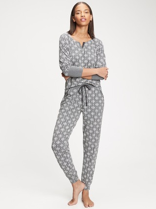Related CategoriesTopsPantsShortsNighties & DressesSetsRobes | Gap (US)