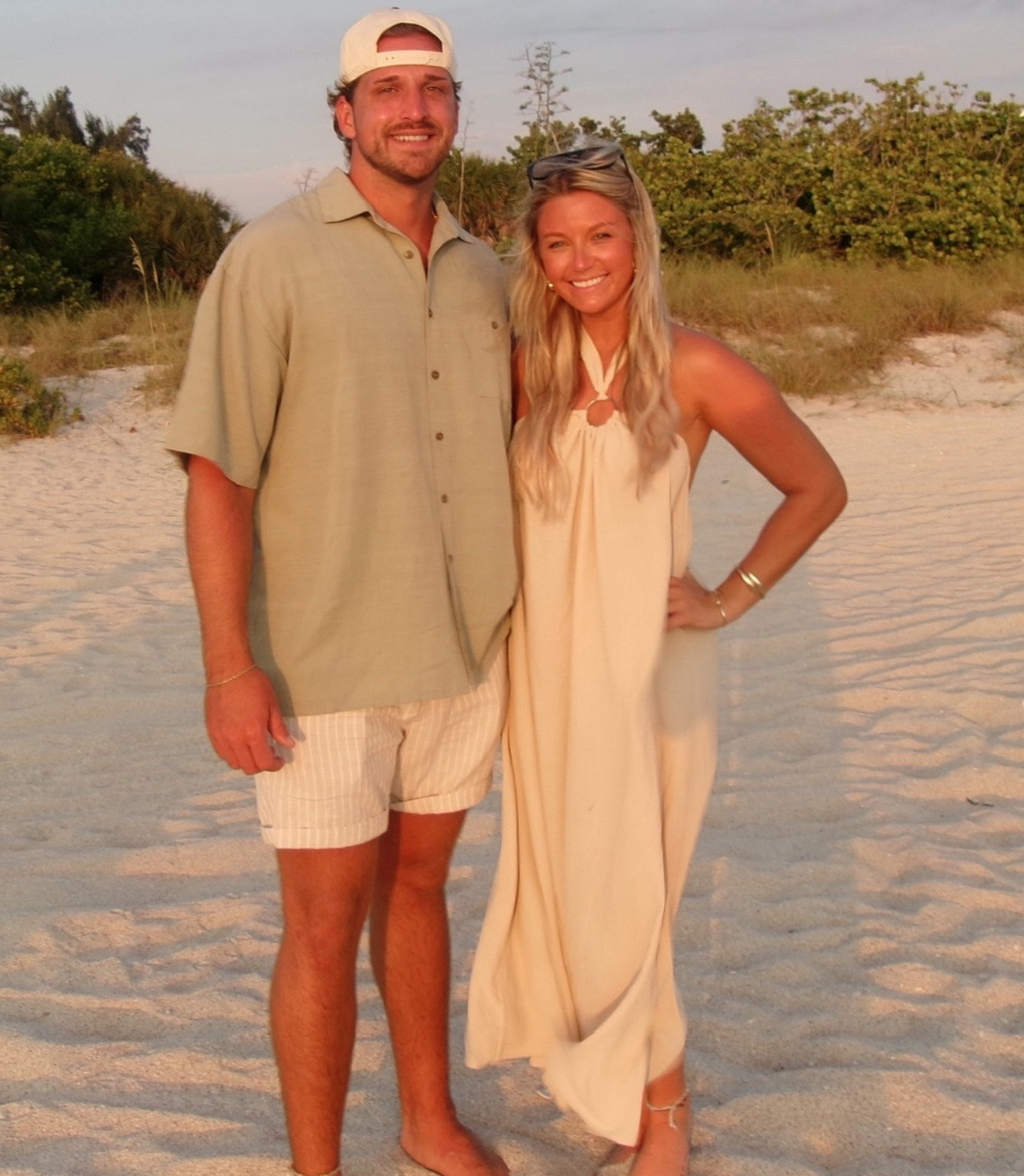 Literally perfect for engagement photos or as a beach coverup!! Runs large, size small!! 


#LTKFindsUnder50 #LTKBeauty #LTKWedding