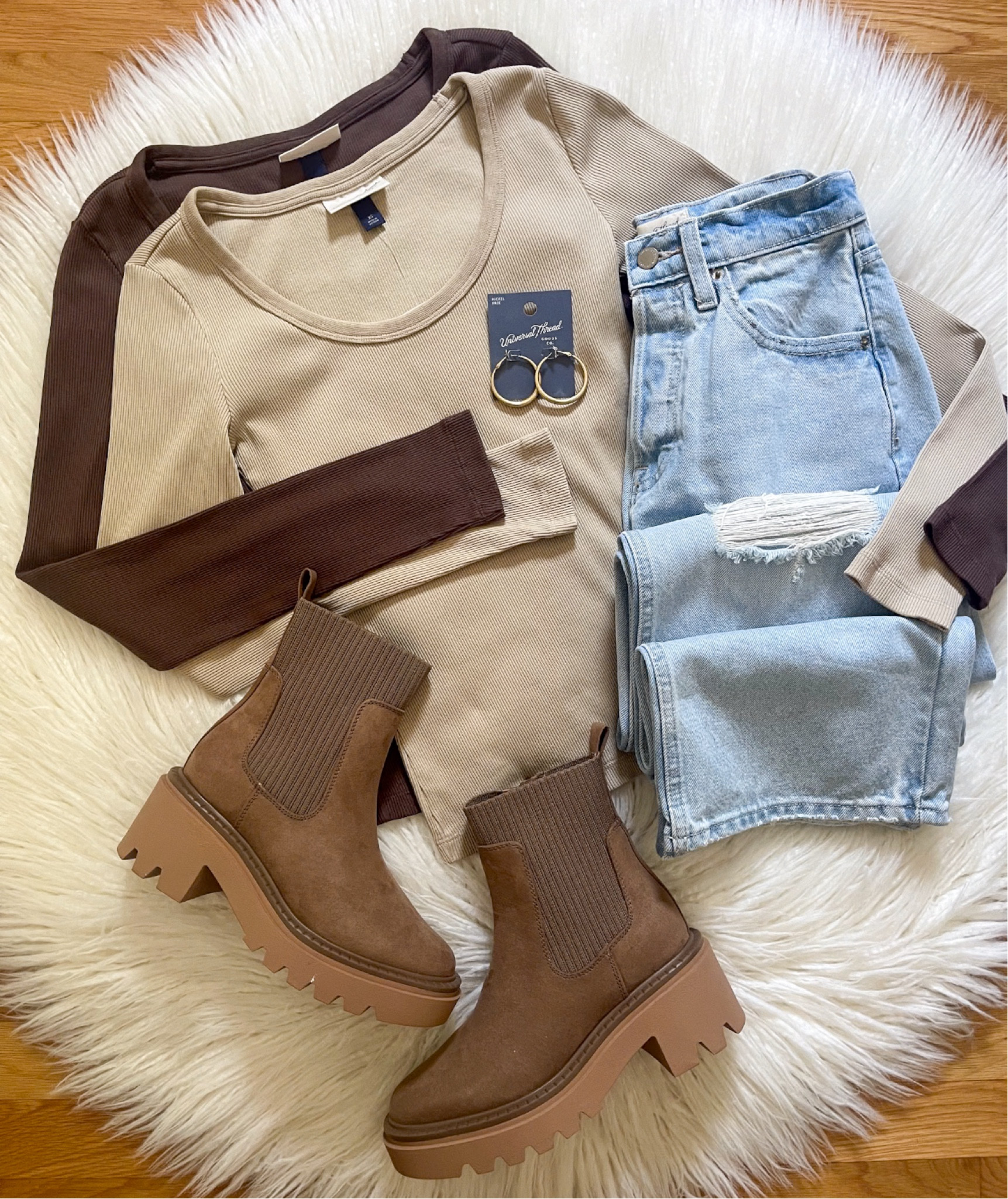 Sharing these favorite ribbed scoop neck long sleeve tees with you tonight!  These are perfect for fall and layering into the winter months!  They are $15 and come in 6 colors. Have a great night!

#LTKStyleTip #LTKFindsUnder50