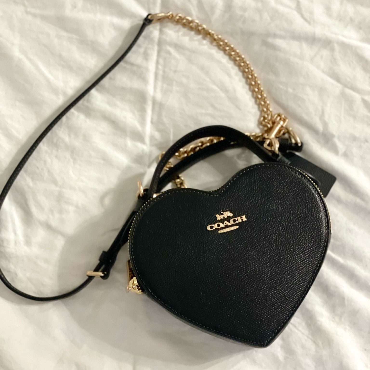 Must-have Valentine’s Day purse 🖤 

#LTKGiftGuide #LTKFind #LTKitbag