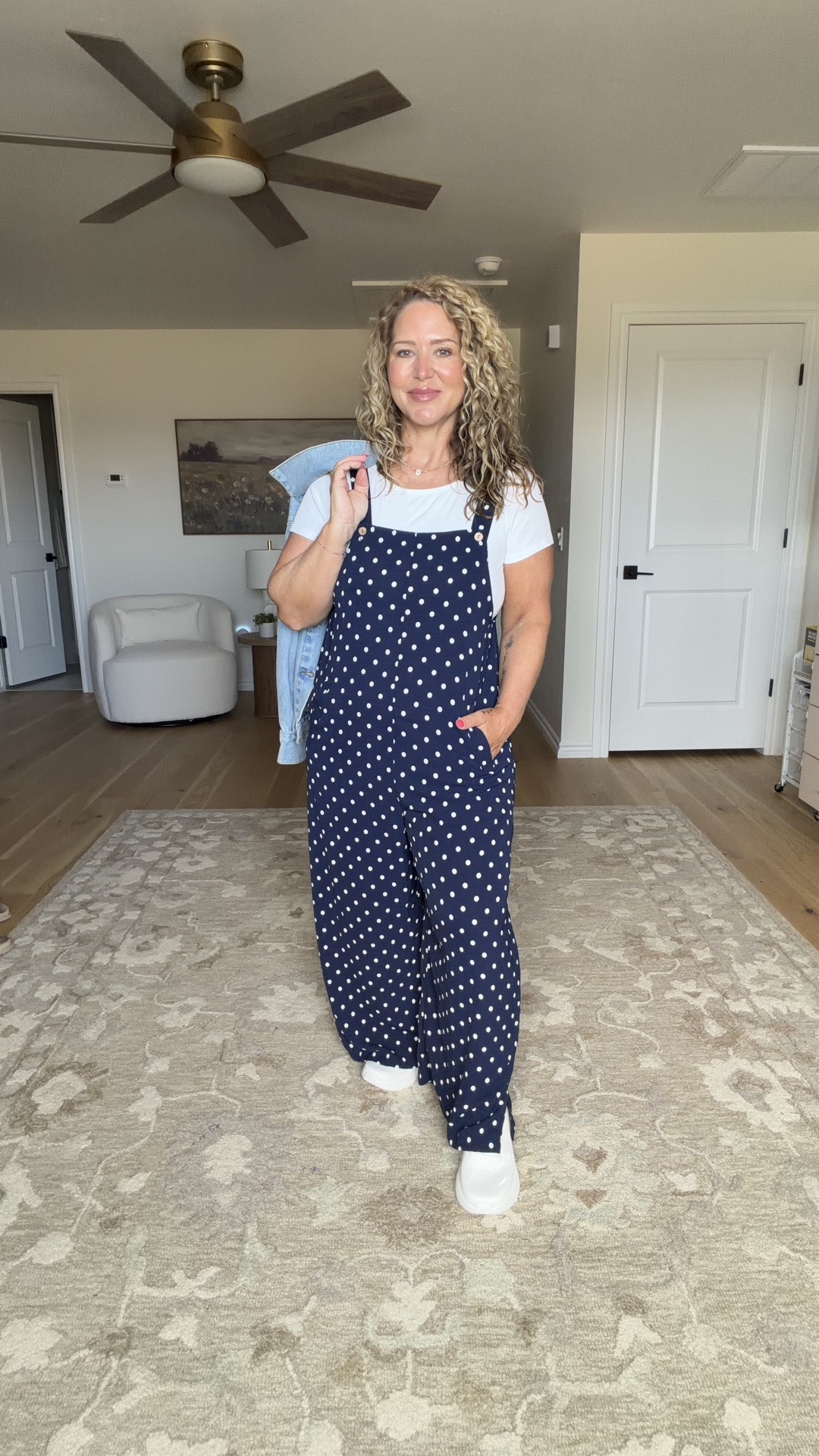 Overalls size medium 
Top size large 
Shoes tts

#LTKPetite #LTKMidsize #LTKOver40