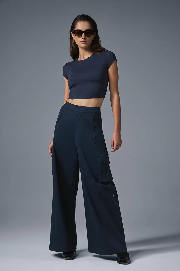 Show Off Cargo Wide Leg Trouser | Alo Yoga (US)
