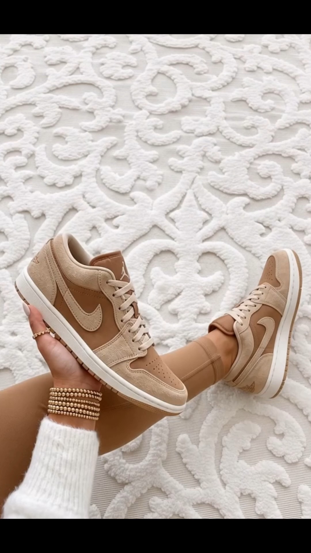 these are the prettiest neutral jordans, and the mix of suede and tan tones makes them go with literally everything from leggings to denim. 🤎

they run true to size for me and are super comfortable