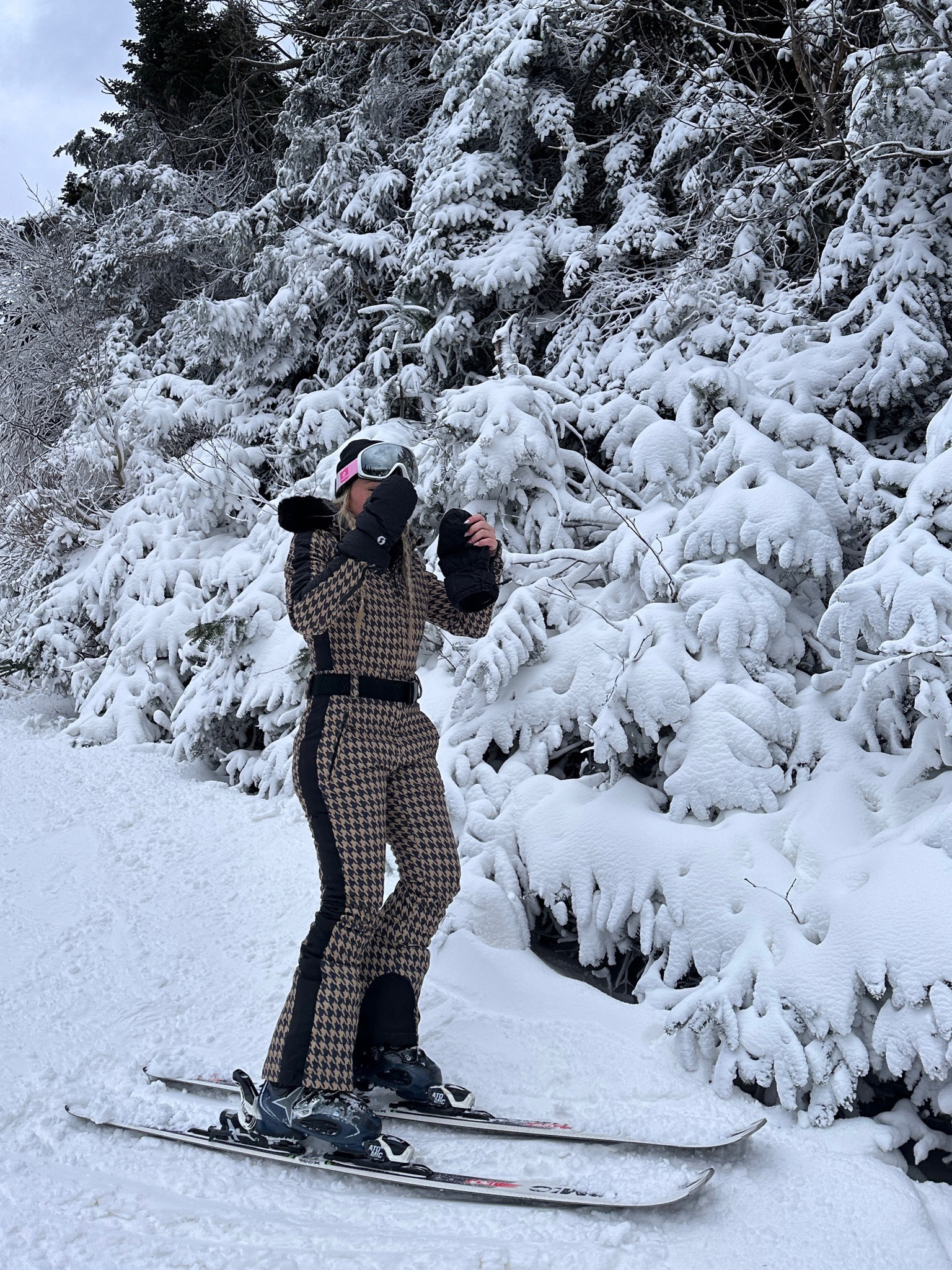 Gsou snow ski suit🎿🤍 wearing size medium

Snow suit, snow outfit, skiing, ski outfit, snowboard outfit, woman’s ski set, Aprés ski outfit, winter fashion, winter outfit idea 

#LTKover40 #LTKSeasonal #LTKstyletip