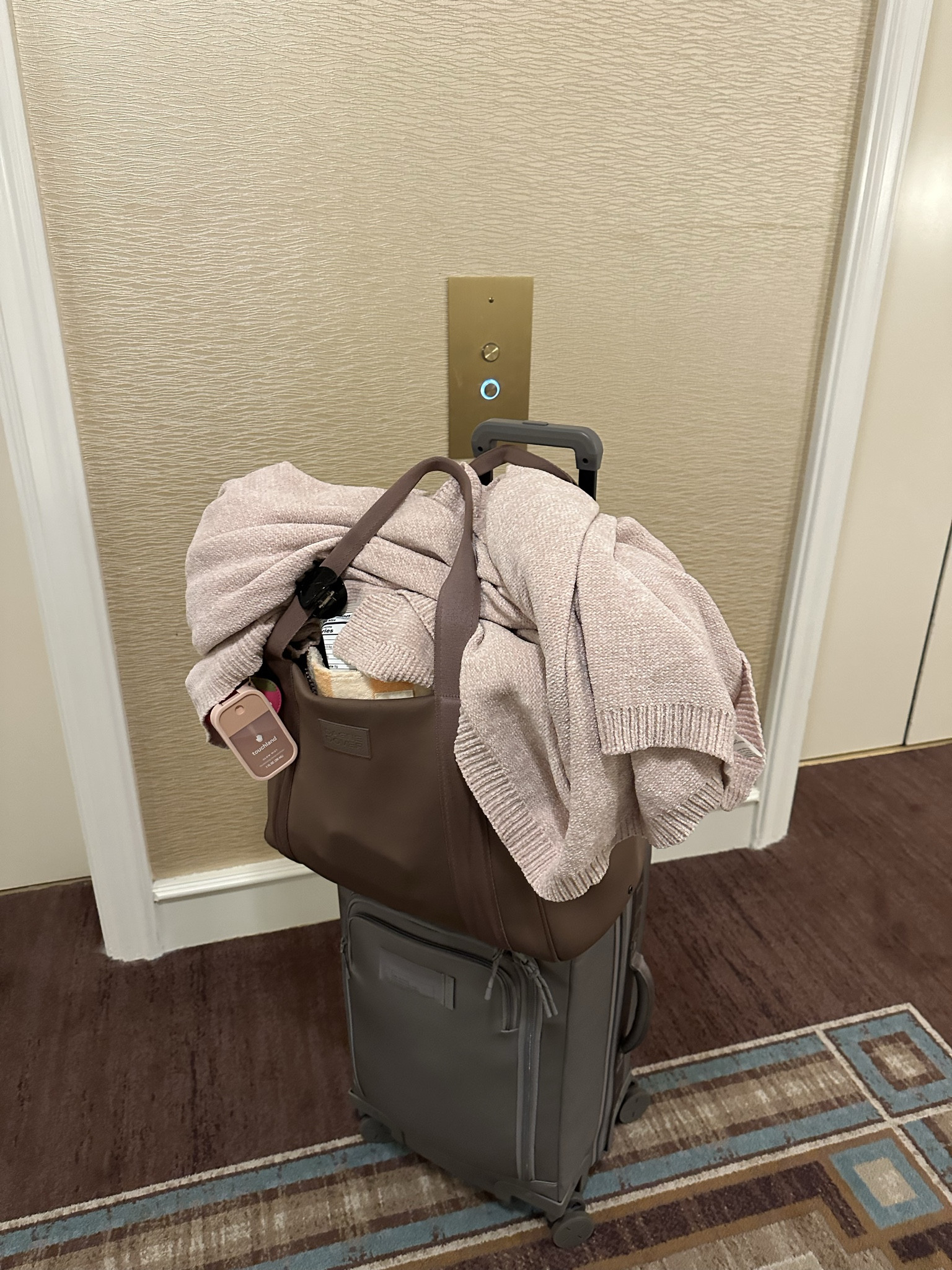 Today I’m traveling with my @Dagne Dover London carry all bag it’s the perfect under the seat bag and my Dagne Dover Seattle carry on suitcase luggage 
@Dagne Dover 

#LTKdayinmylife #LTKTravel #LTKHome