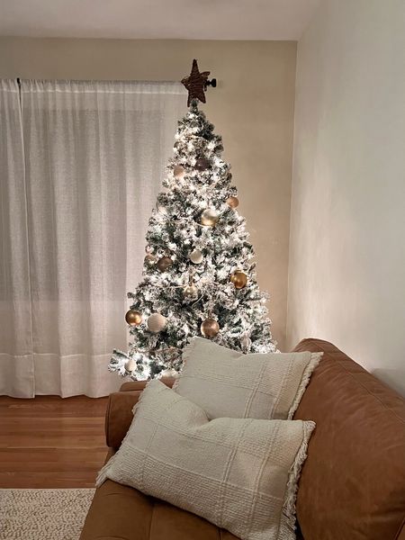 Simple neutral Christmas tree  

Christmas decor, Holiday home decor, holiday decorations for home, home decor 2022, festive home decorations￼

#LTKunder50 #LTKHoliday #LTKunder100