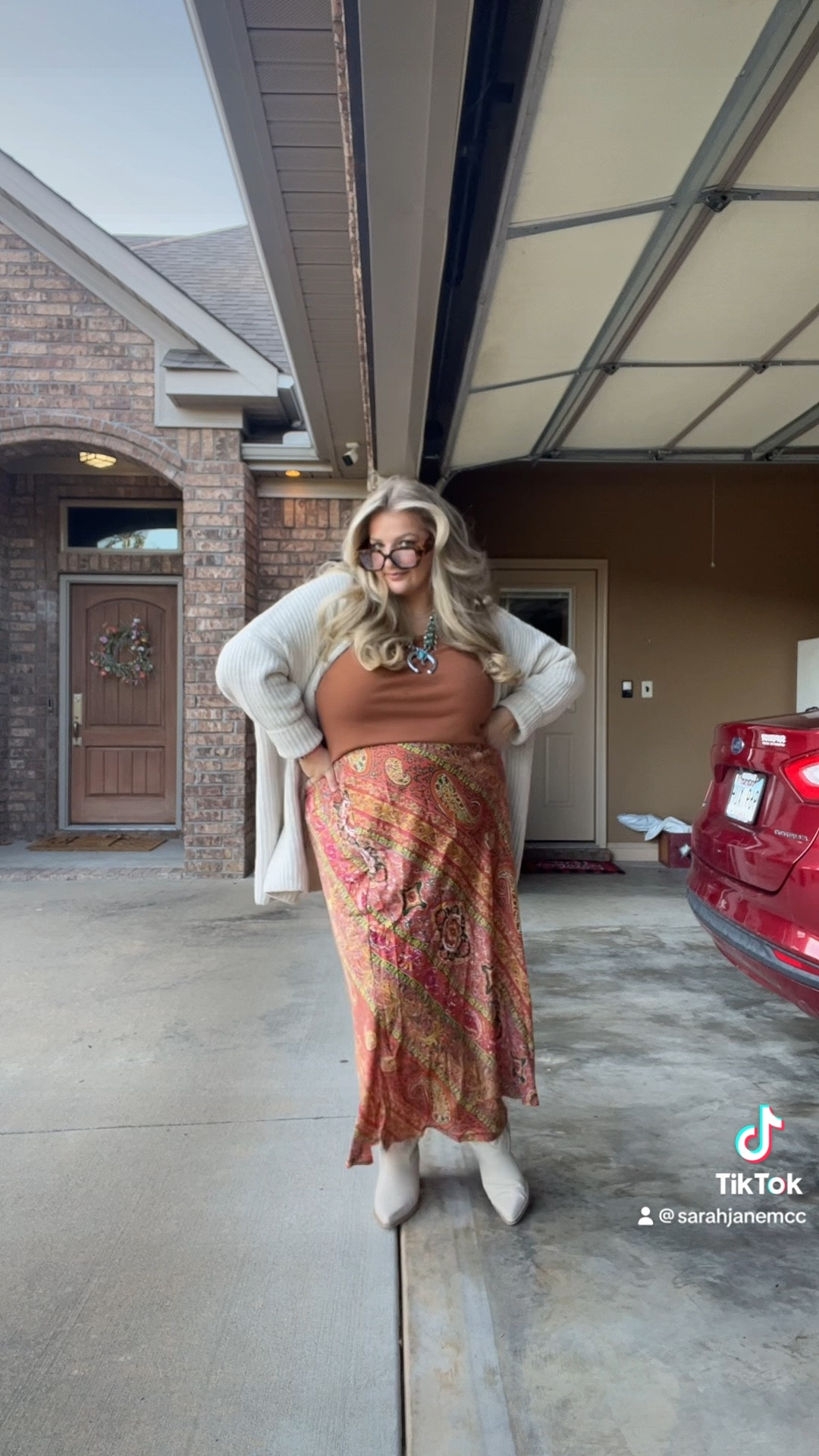 it’s feeling like fall and I’m leaning in!! the sweater is old from Old Navy!!

#LTKplussize #LTKfindsunder50 #LTKworkwear