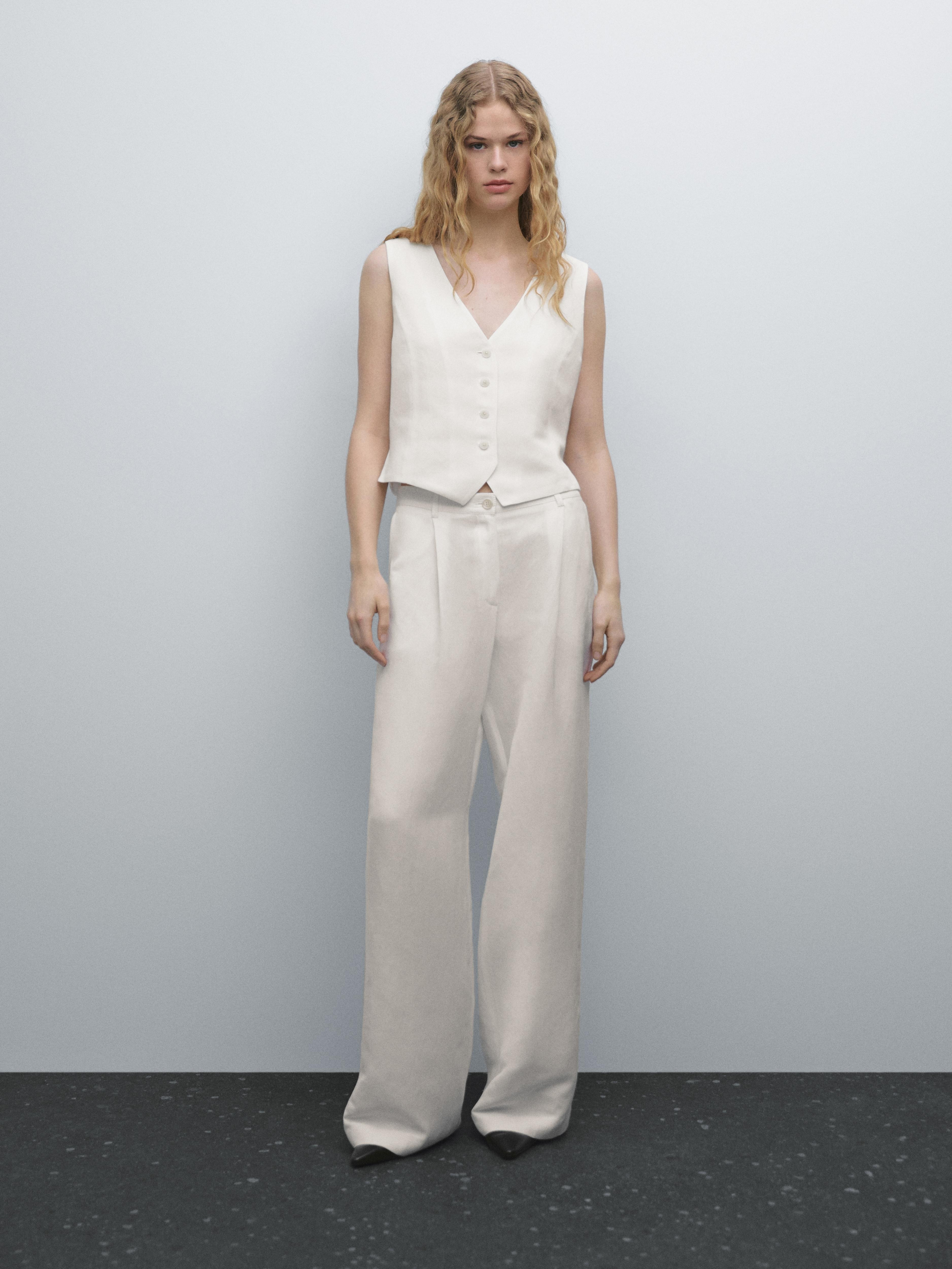 Linen blend trousers with buckle detail | Massimo Dutti US