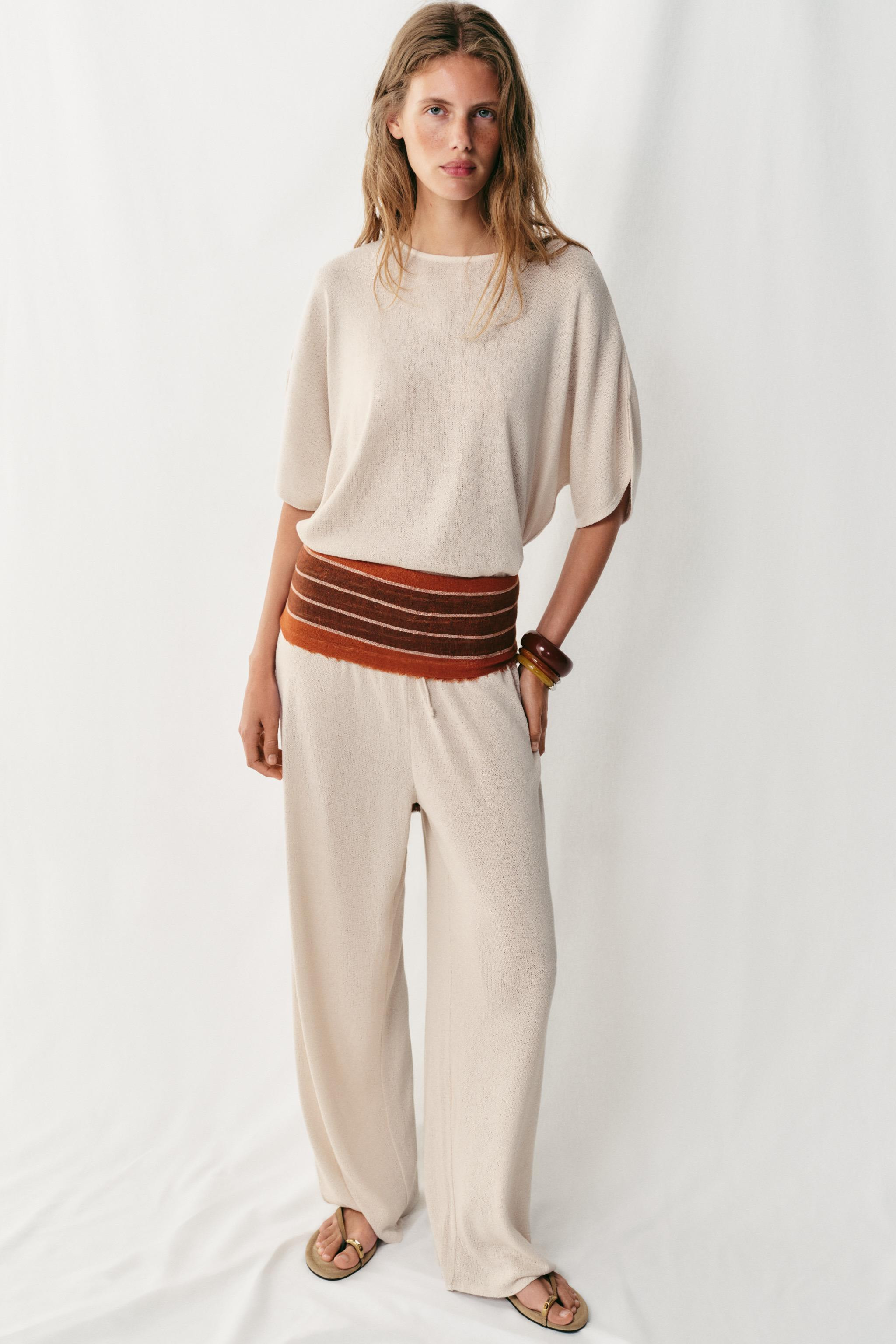Pants made of rustic fabric. Mid-rise with adjustable drawstring waist. Wide leg. | Zara US