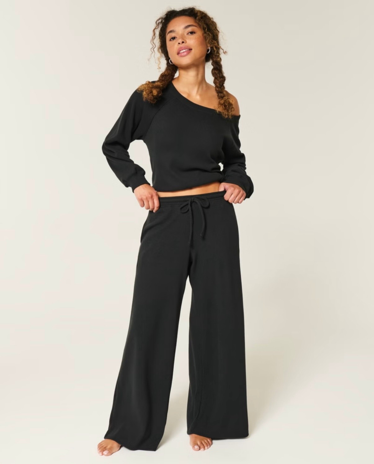 Cozy season is upon us and this waffle knit jogger set is perfect for the occasion .

#LTKSeasonal #LTKFindsUnder50 #LTKStyleTip