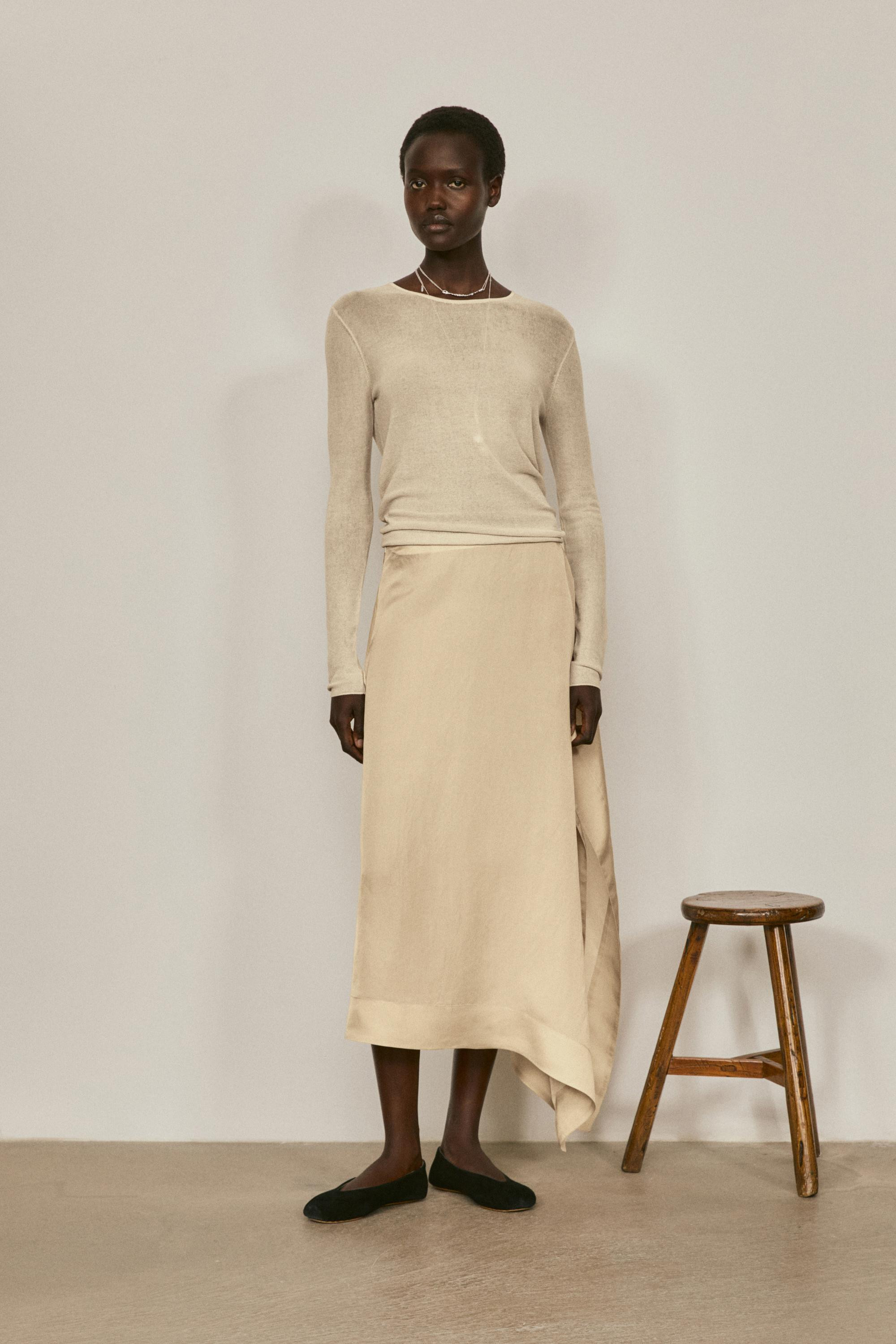 NEW IN VIEW LOOK
Long sleeve silk blend sheer top - LIMITED EDITION

 $180  Colour  Sand  Add to ... | Massimo Dutti US