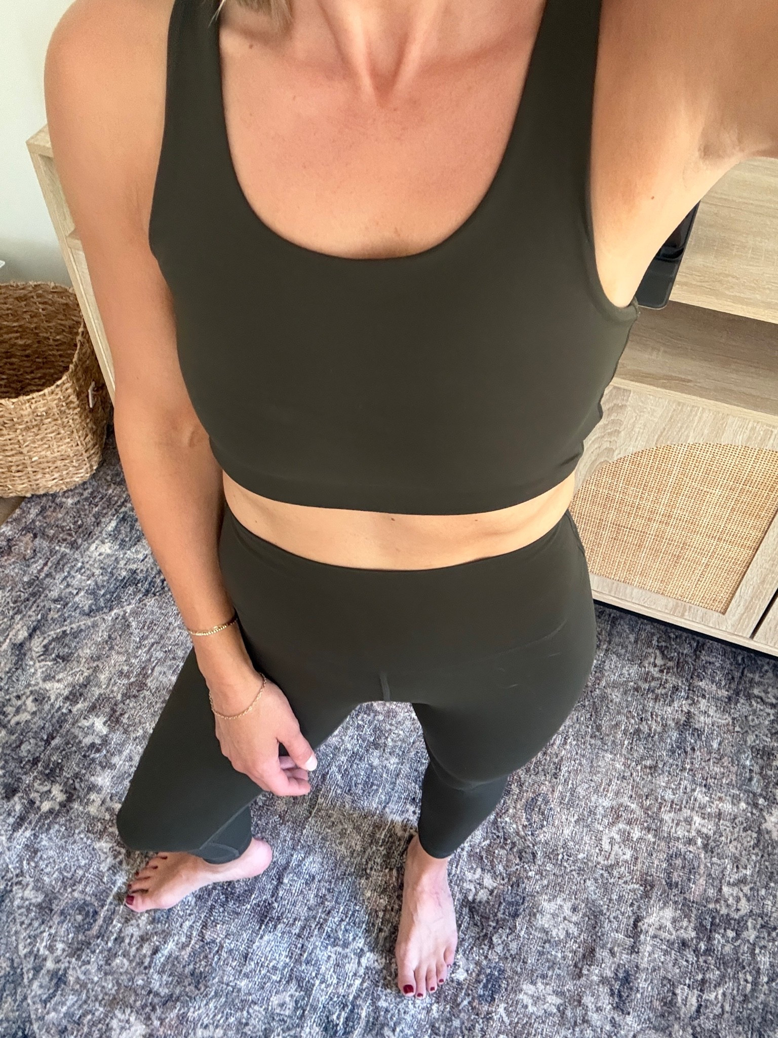Wearing xs leggings, small sports bra (cakes under)