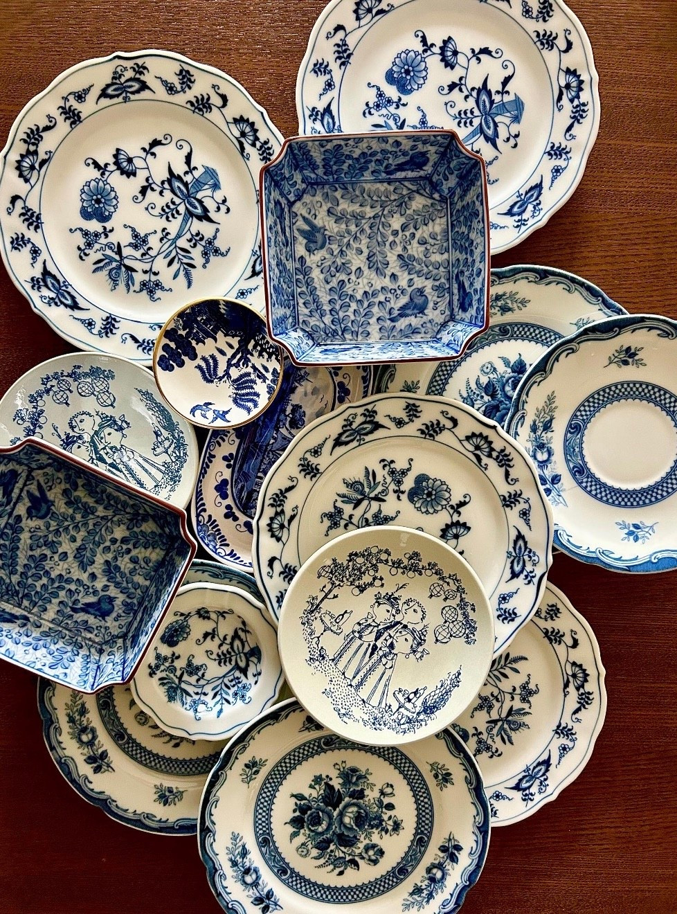 Blue & white plates to use throughout your home.

Vintage Finds. Blue & White. Plates. Plate Wall. trinket Dish. Tabletop Decor. Chinoiserie. Collected Home. Lavender Rose Home.

#LTKHome