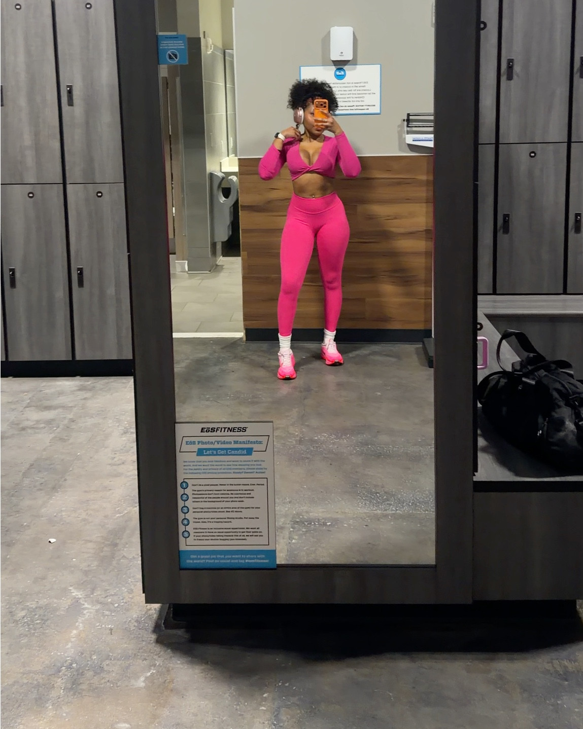 Pretty in pink long sleeve twist workout sports bra top + snatched pink scrunch workout legging pants 

#LTKActive #LTKfitnessgoals #LTKPetite