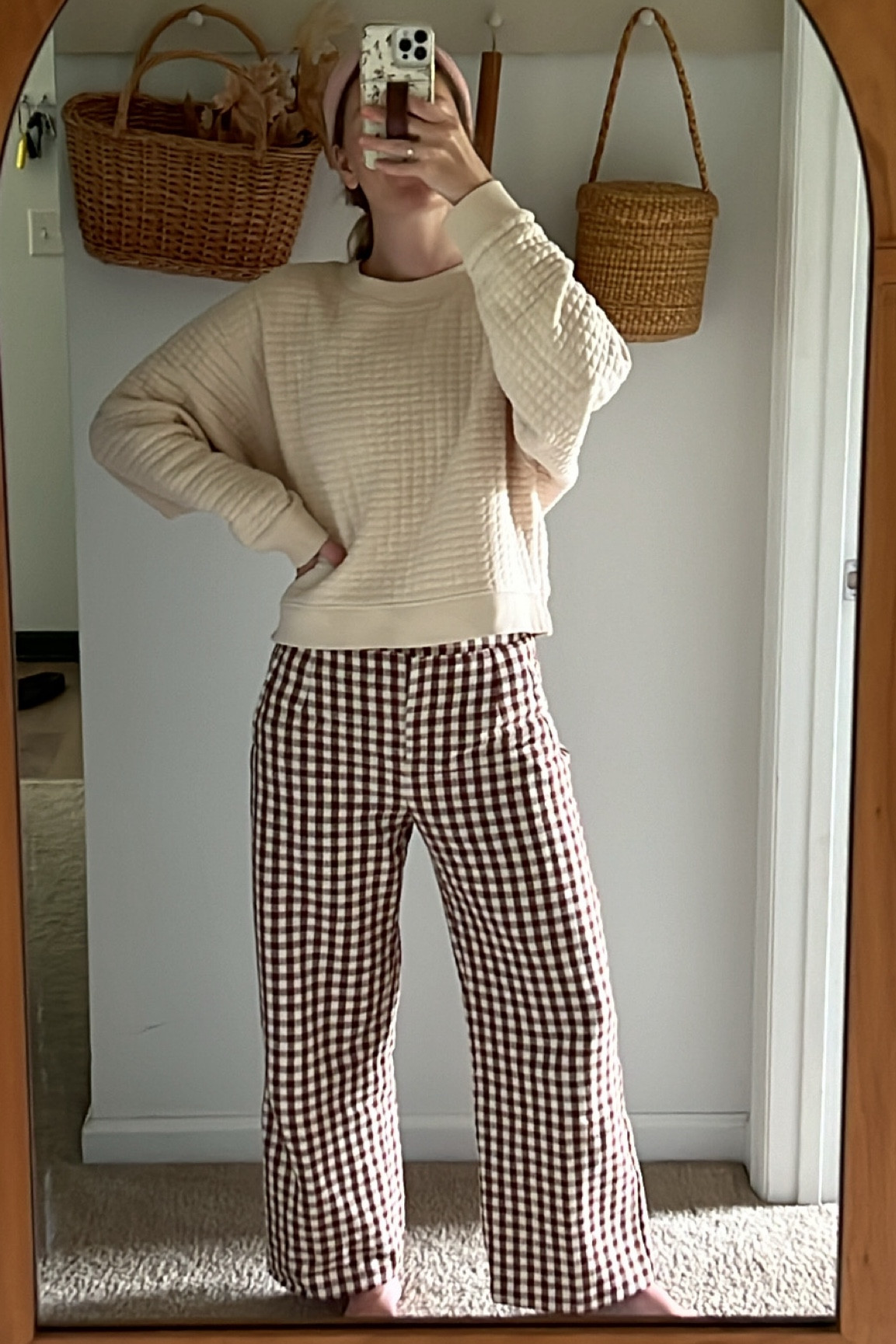 These pants are the epitome of fall 🍂 I sized up one size (wearing a 6) and I love the way they fit. I didn’t want them too tight or cropped. Linking a budget-friendly option too!!