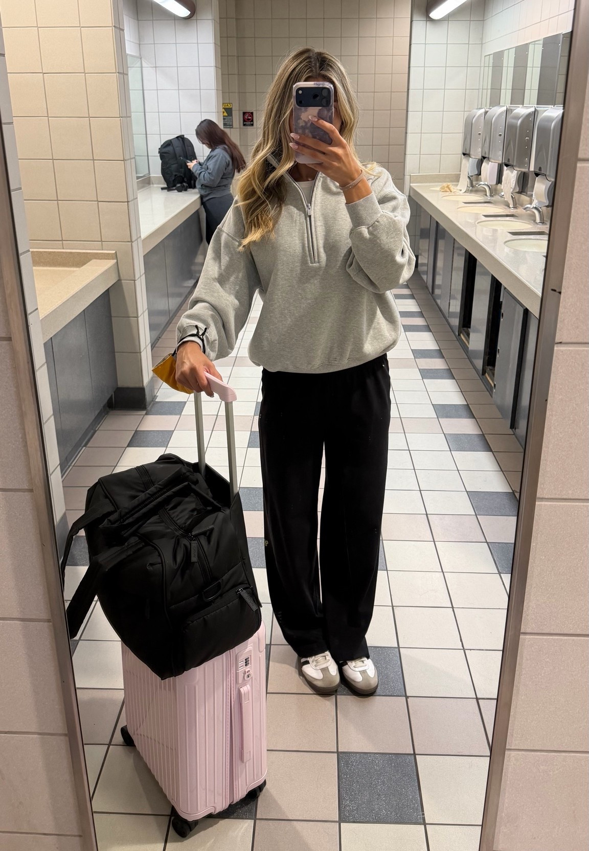 Airport fit check😌✨✈️

#LTKdayinmylife #LTKootd #LTKTravel