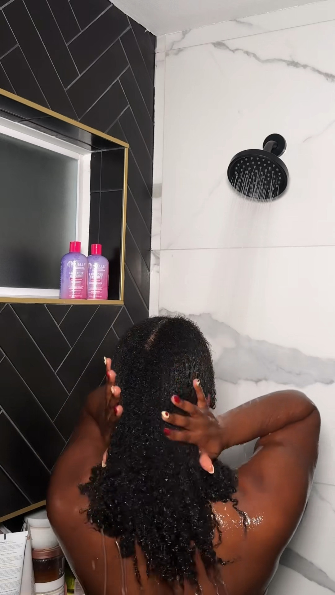  #AD picked up the new @Mielleorganics Lavender & Lychee collection, now at @Target, and trusted it to keep my scalp moisturized and flake-free for over a week while traveling. #mielle #mielleLavender&Lychee #targetstyle #Target #TargetPartner