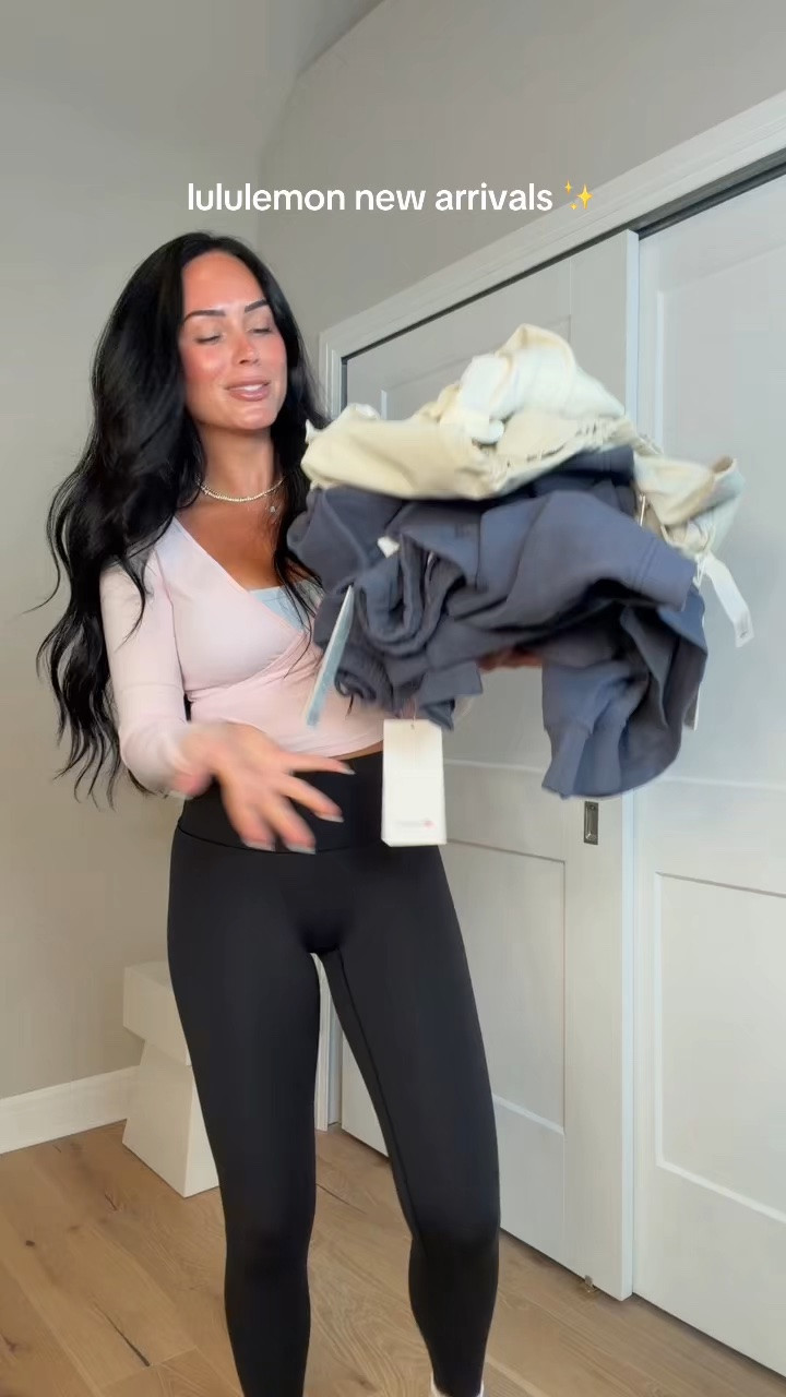 So obsessed with these new fall Lululemon arrivals 🍂 Dusty Diamond is GORGEOUS and such a pretty color for fall! I’ll have all the details linked on my LTK. ✨

My sizing: 5’7” | 145 lbs | 32DD
Wearing: Size smalls

#lululemon #lululemonfinds #fallfashion #falloutfits #athleisure Lululemon fall arrivals, Dusty Diamond Lululemon, fall athleisure, Lululemon outfit inspo, fall activewear @lululemon