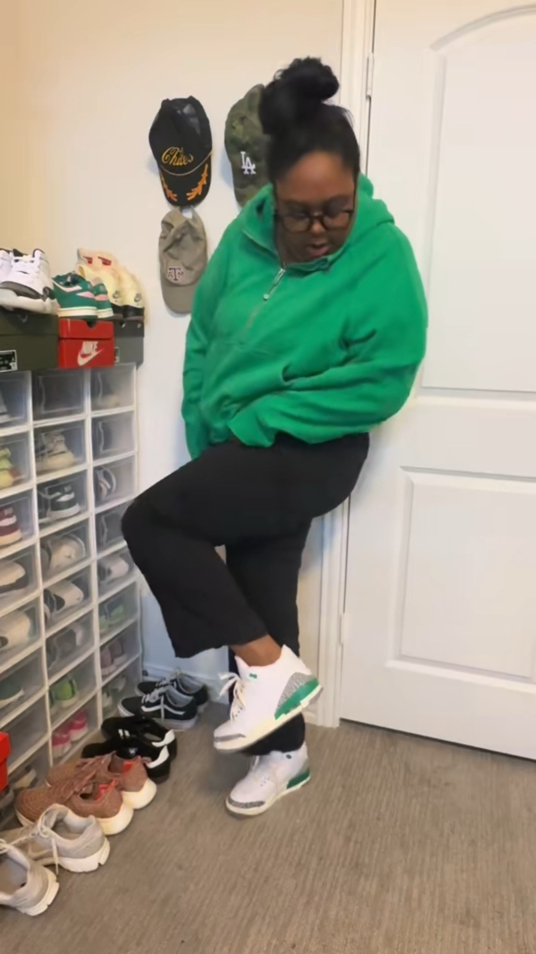 One of my favorite casual fits! Lulu scuba, dance studio pants and some Jordans 💚



#LTKActive