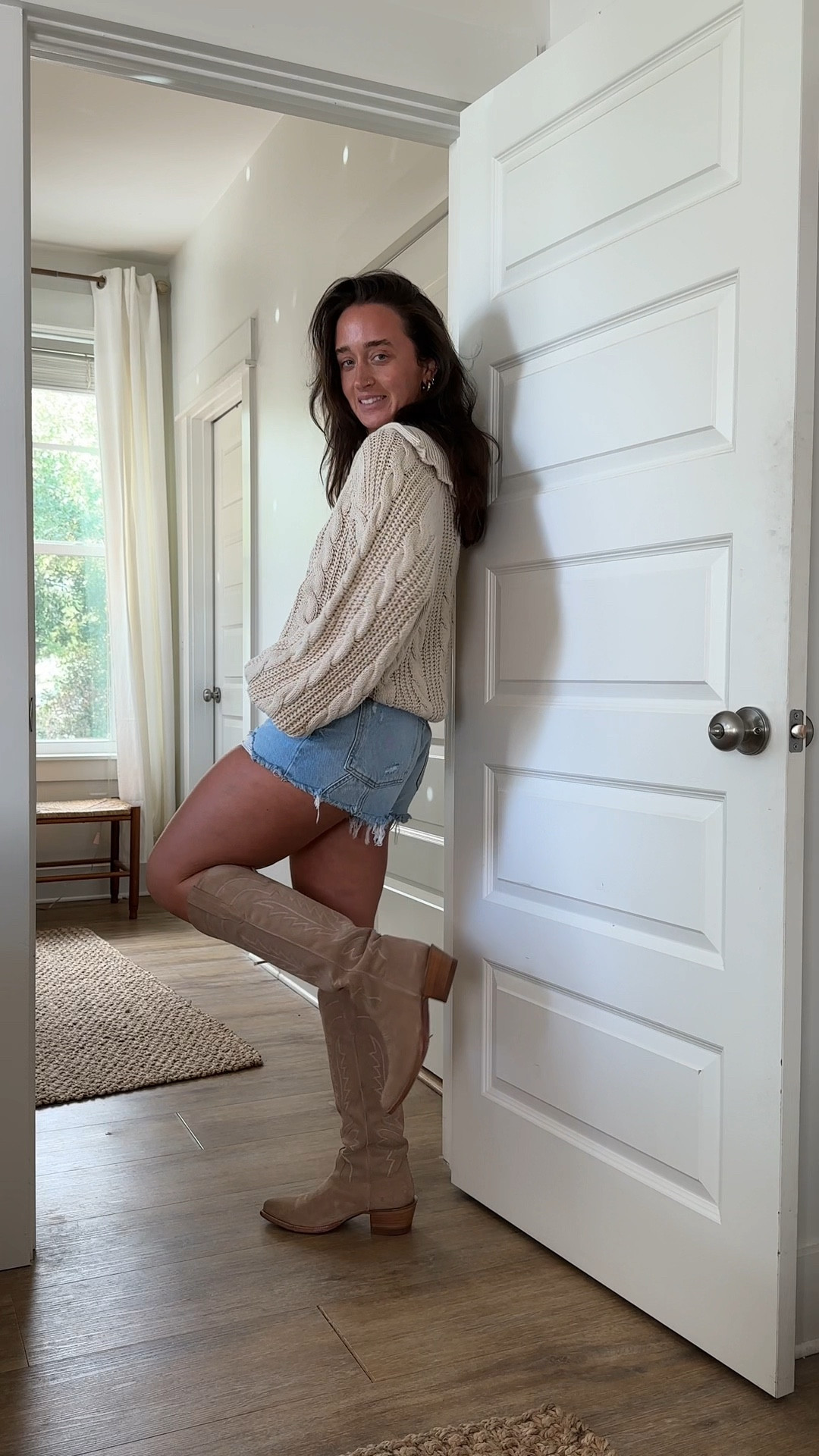 Knits + cowboy boots yes plzzz! Wearing a medium top & 27 in shorts 

#LTKSeasonal #LTKStyleTip