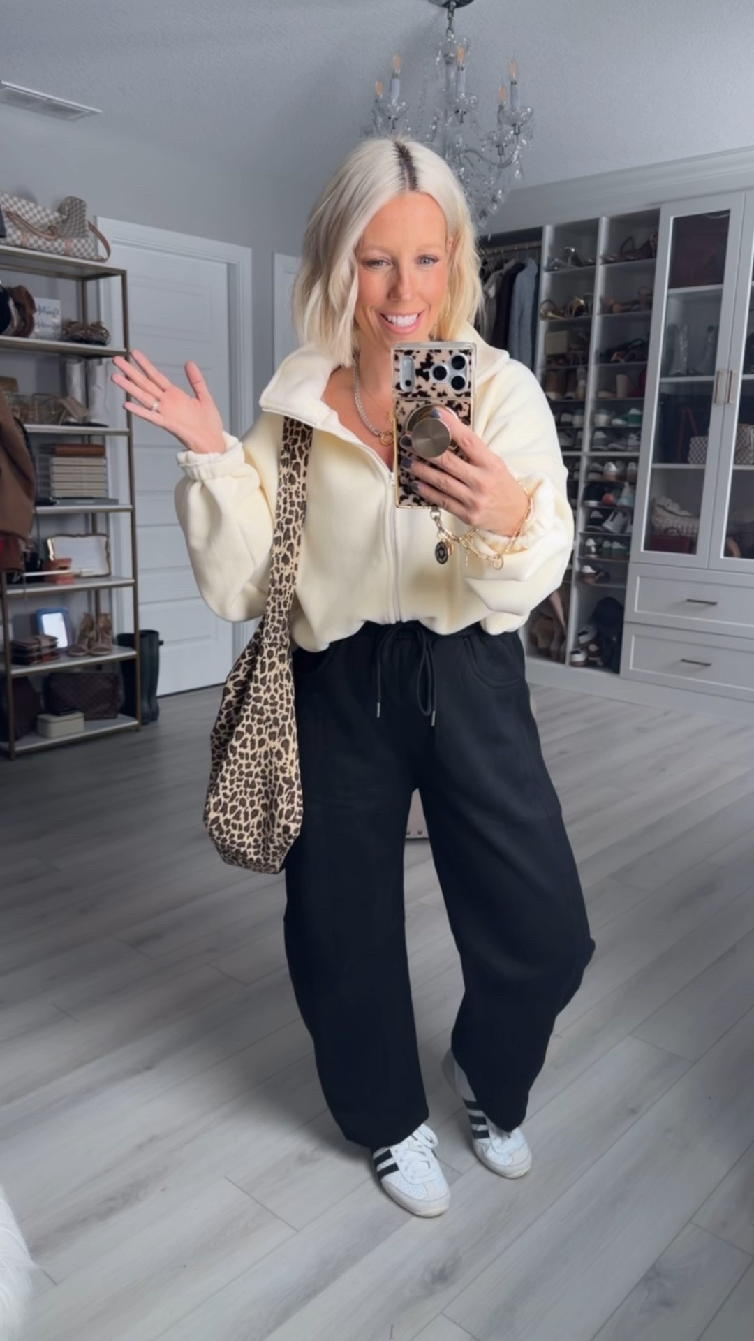 It’s been cold and snowy outside so give me all of the comfy cozies but make it cute!!
⬇️⬇️⬇️
Size medium in both! 


#LTKFindsUnder50 #LTKootd #LTKSaleAlert