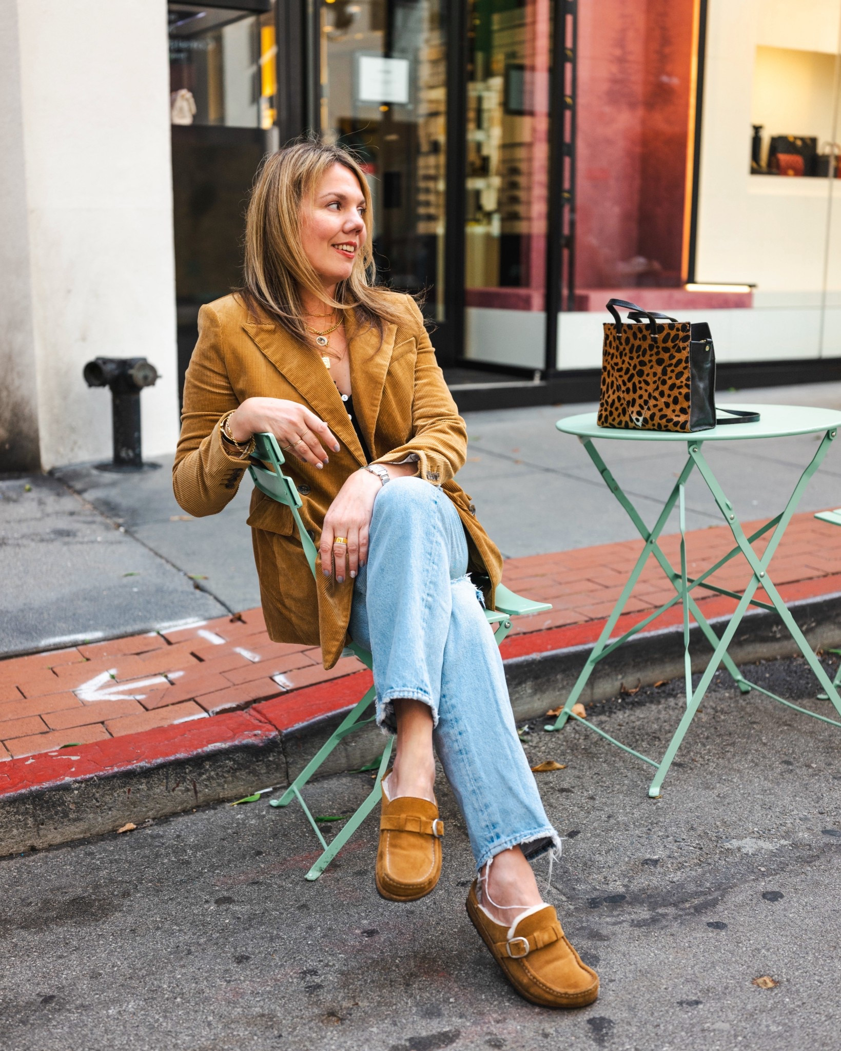 It finally feels like fall, especially with a leopard print bag 

#LTKSeasonal #LTKStyleTip #LTKOver40