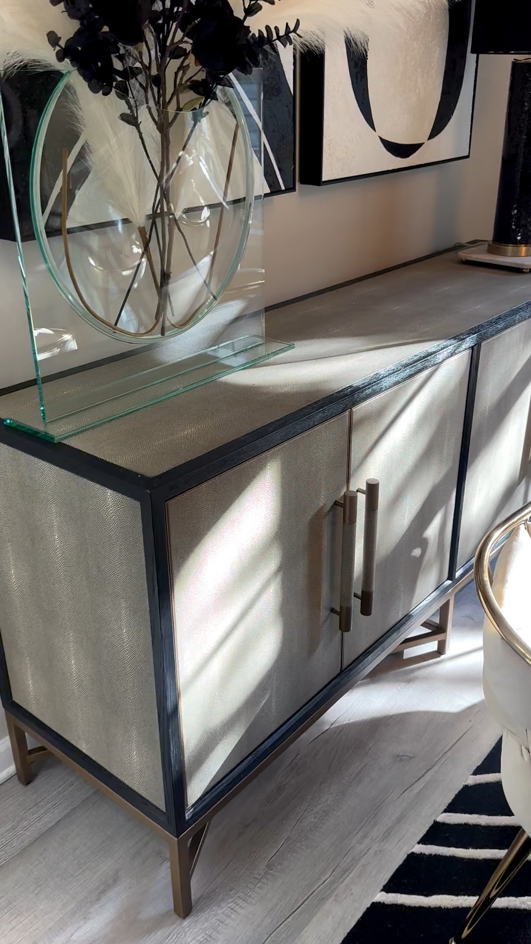 Gorgeous and classy sideboard!!! Lots of storage for your fine china and dishes 🔥🔥🔥🔥