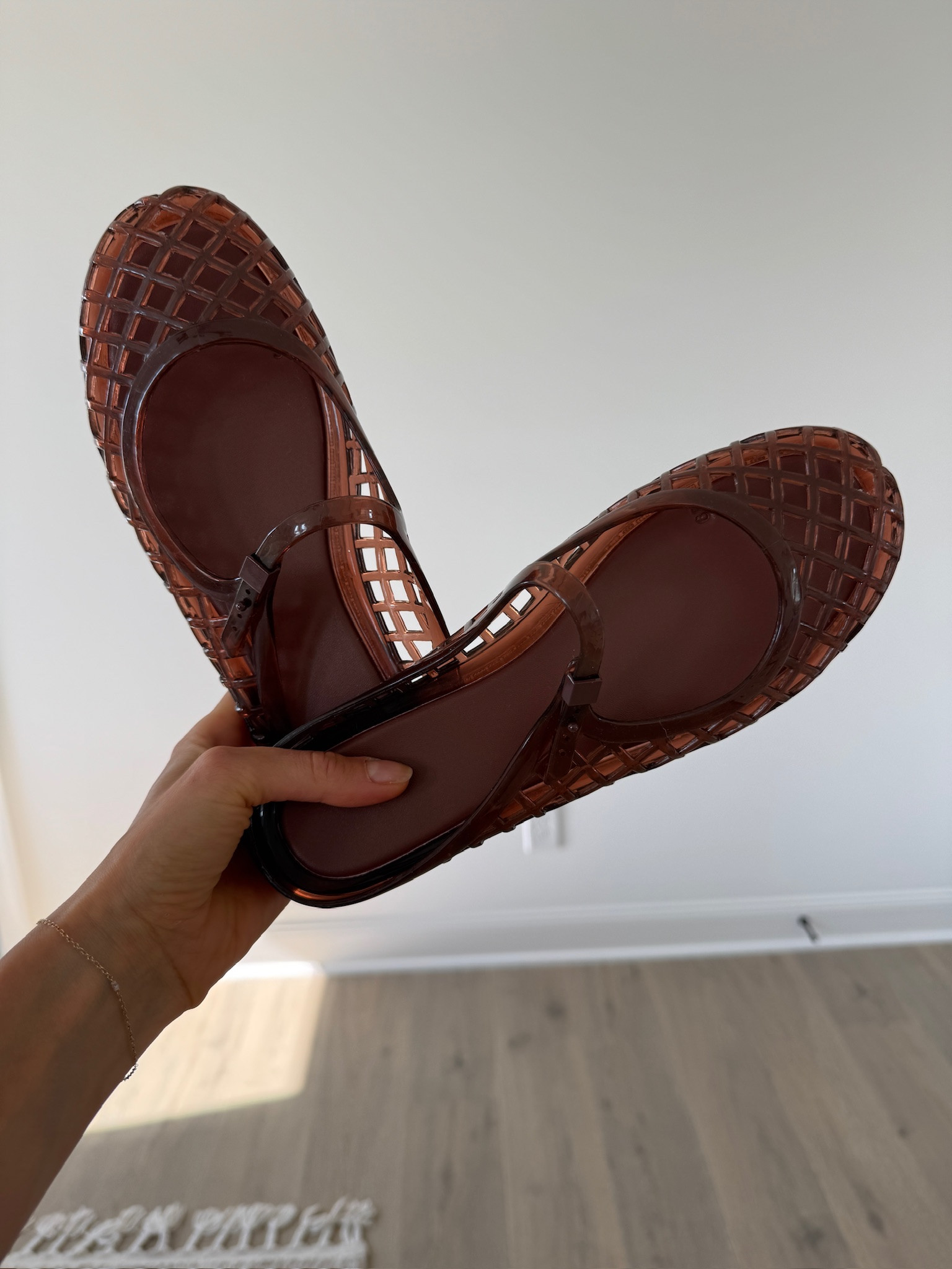 The cutest jelly flats

#LTKSeasonal #LTKmomlife #LTKootd