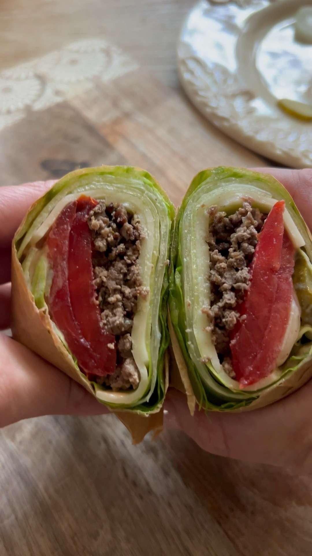 don’t skip this one 😮‍💨

burger… but no bun??
and somehow it’s even better this way

juicy beef + melty cheese + crunchy lettuce + all the toppings wrapped up into the easiest low carb wrap

it’s messy, it’s crunchy, it’s SO good 😮‍💨
I don’t think I’m going back to regular burgers anytime soon

you need:
• lettuce leaves
• cheese slices
• cooked ground beef
• tomato
• pickles
• onion
• sauce

wrap it tight, slice in half + that’s it

save this for your next quick dinner 🤍 🍔 

#lowcarbrecipes #healthywrap #easymeals #highprotein #foodreels

#LTKfitnessgoals #LTKmomlife #LTKfoodie