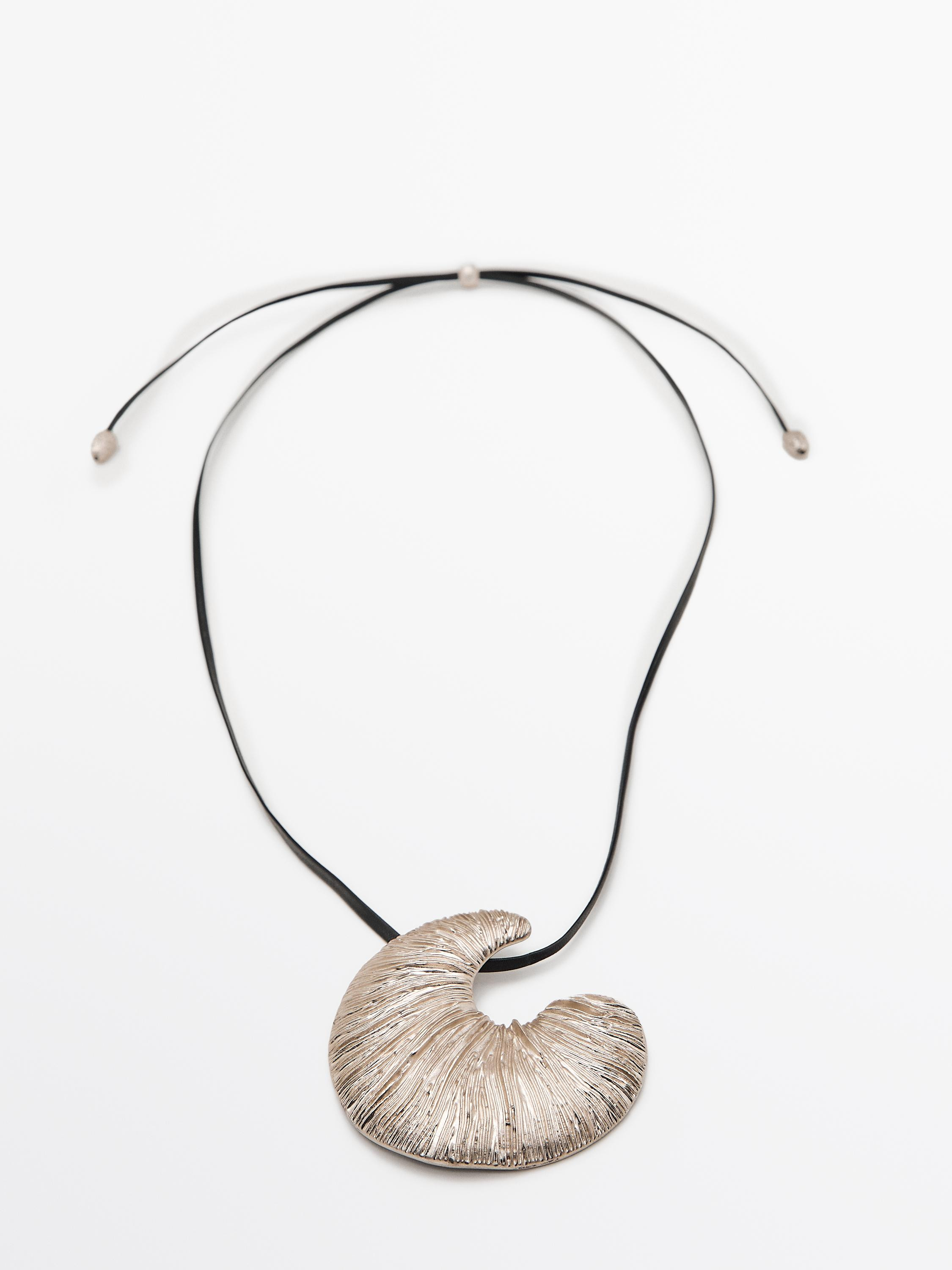 Necklace with fossil piece pendant | Massimo Dutti UK