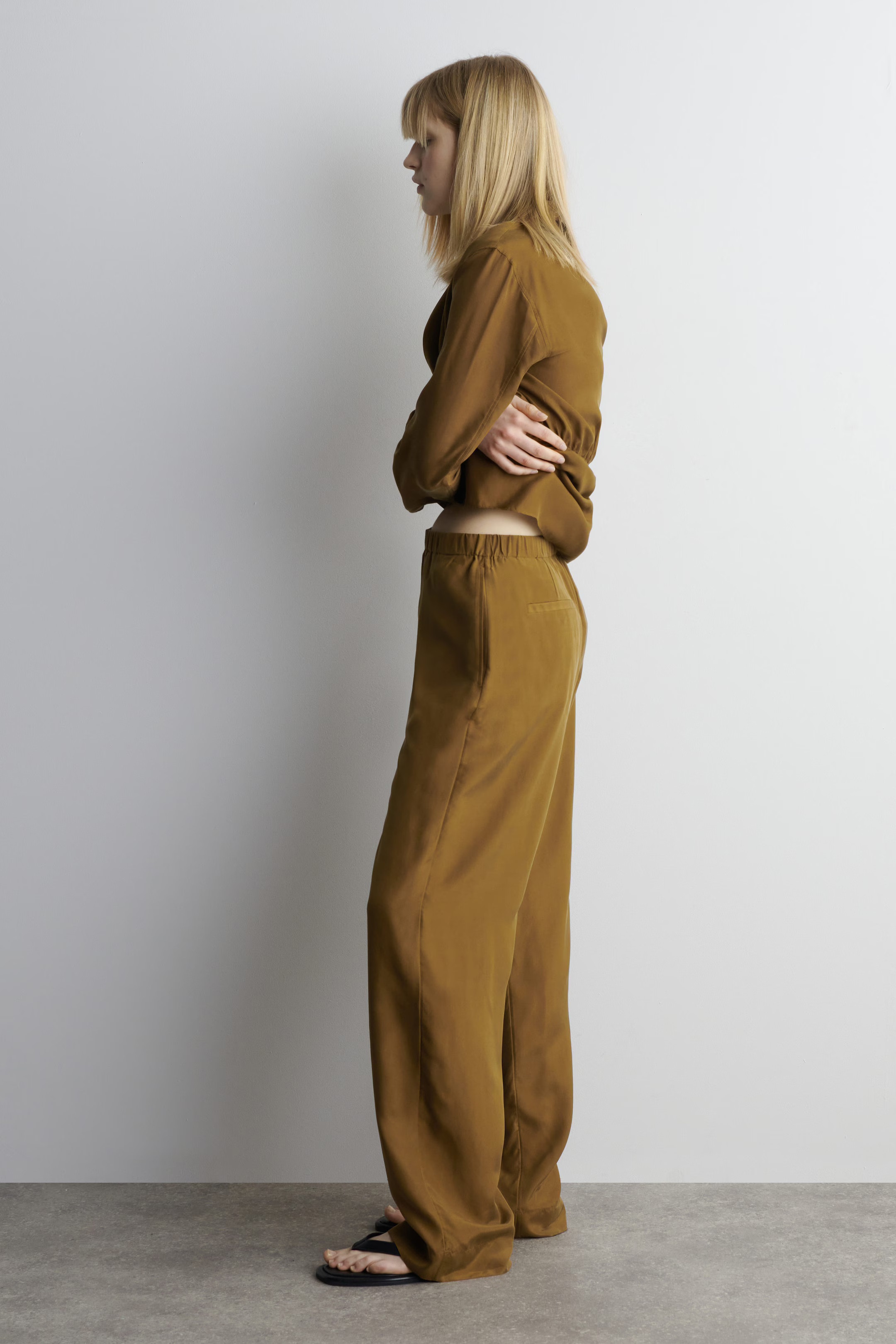 RELAXED SILK PANTS - BROWN | COS US | COS (US)