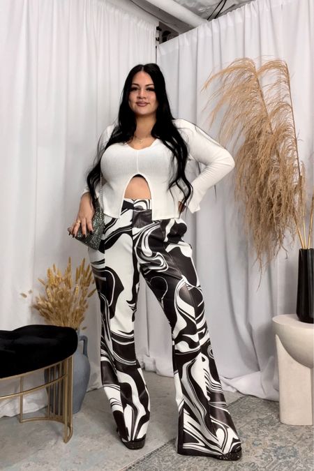 The top is old from pretty little thing but I linked similar ones. I’m wearing an 18. The pants are an 18 from ELOQUII but the print is sold out 😭 I linked more funds, similar ones from the same brand. I’ll be selling these pants on my Poshmark soon bc they’re too big on me now! I’ll keep you posted  

#LTKshoecrush #LTKcurves #LTKSeasonal