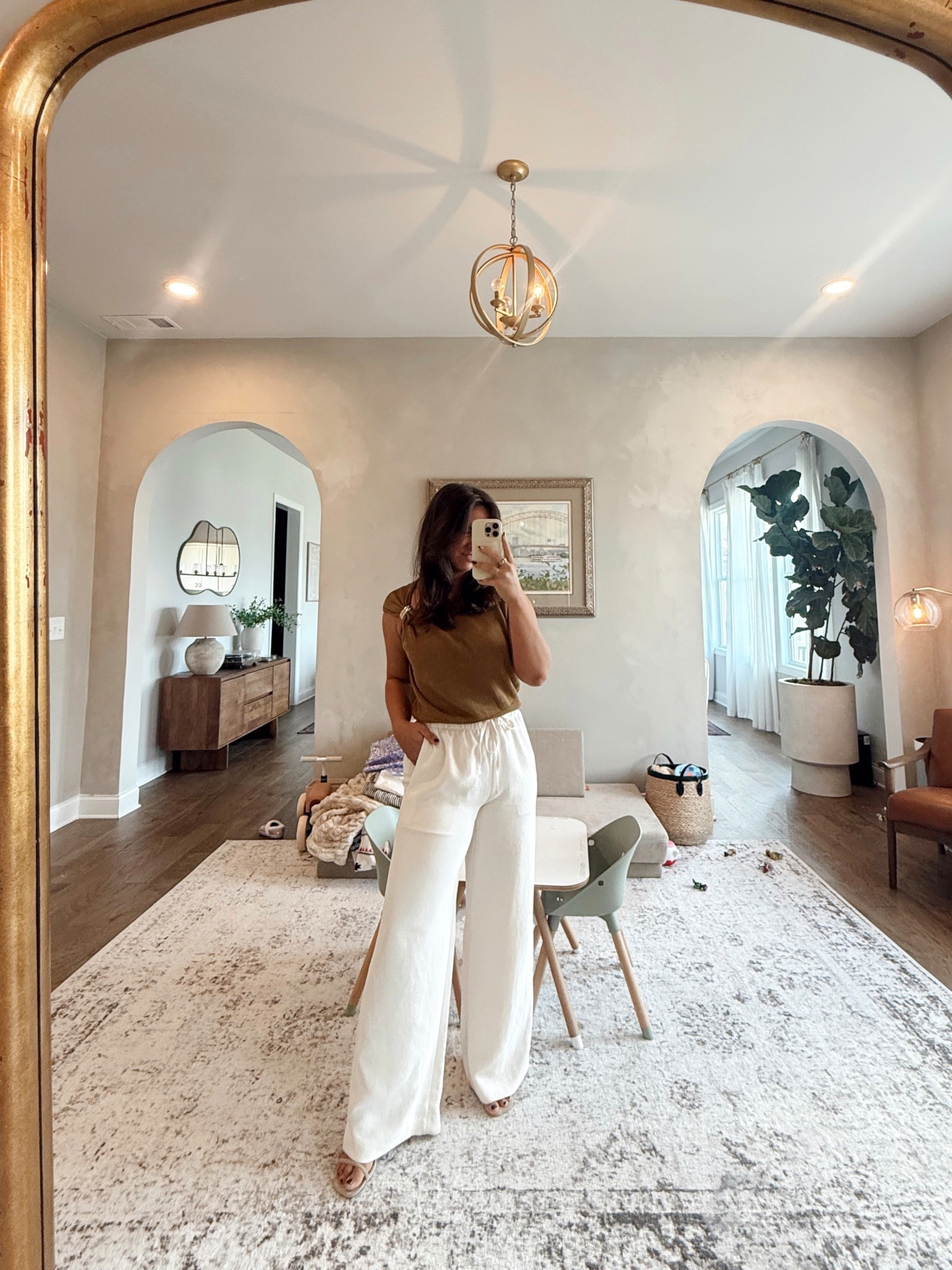 Dinner date with a girlfriend! Aritzia lodge pants have been in rotation for me! Wearing mediums!