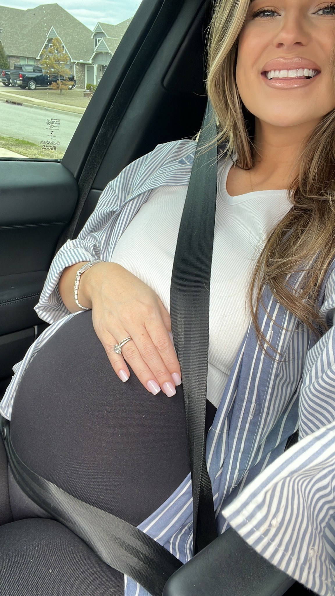 Lip color - cream d nude
Lip definer - medium 