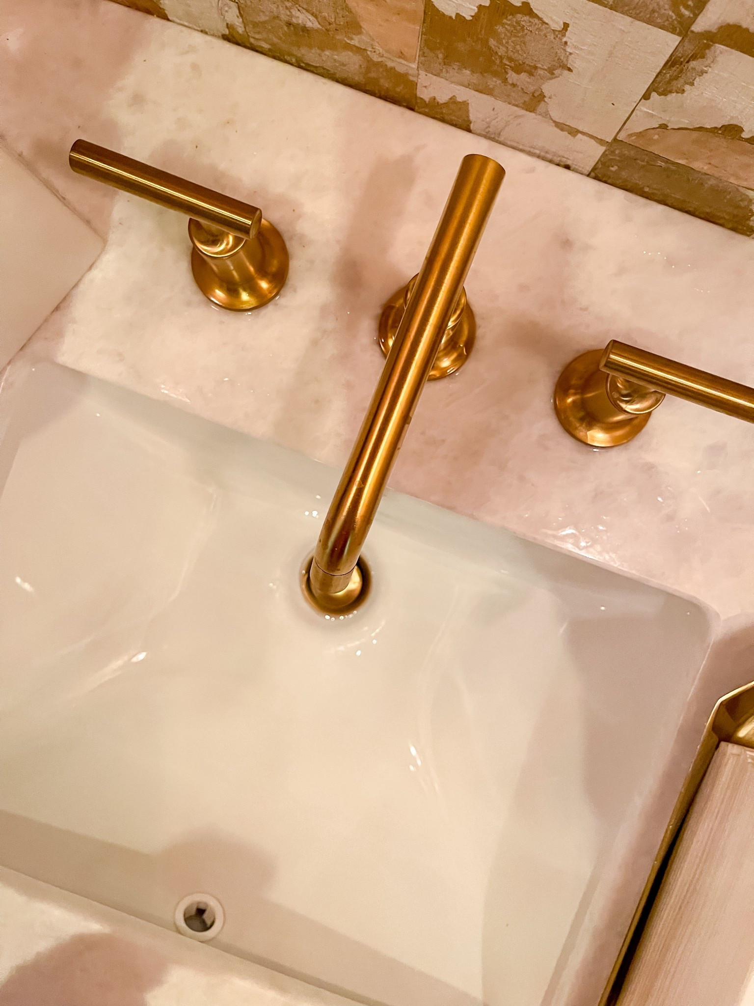 Don’t want your bathroom to date in a couple of years? Then opt for the timeless brass finish fittings 👍

#LTKHome