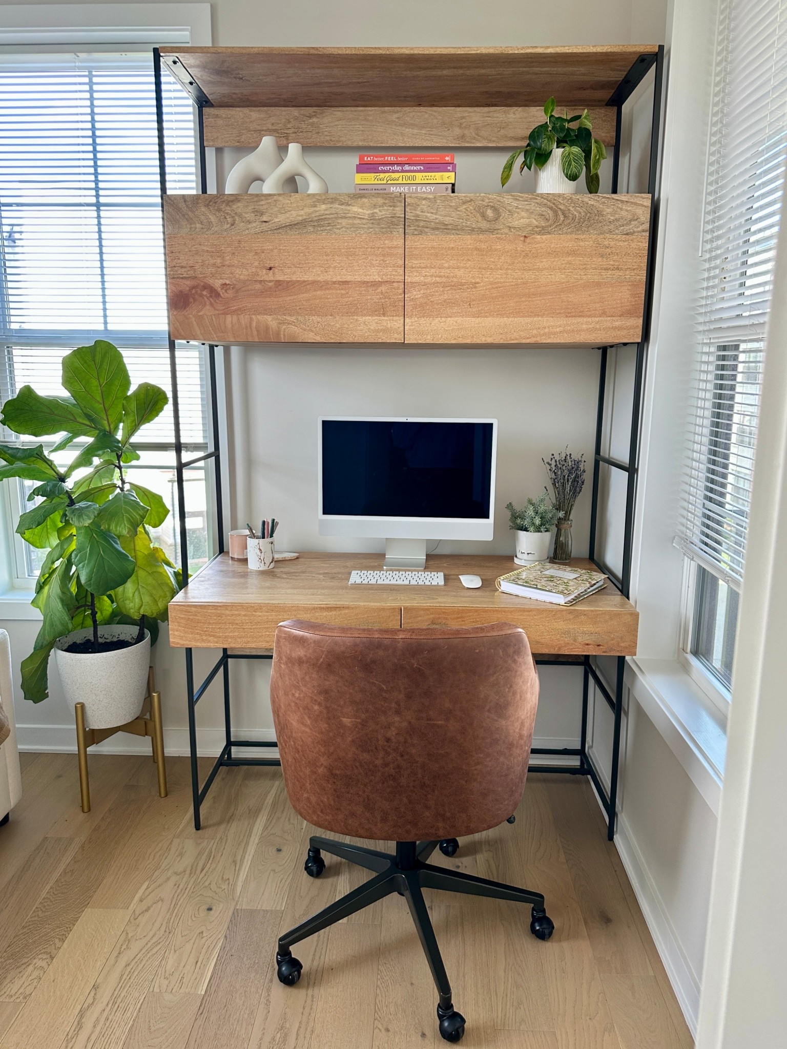 home office is coming along! 🙌🏾 linking my desk & chair!


#LTKHome