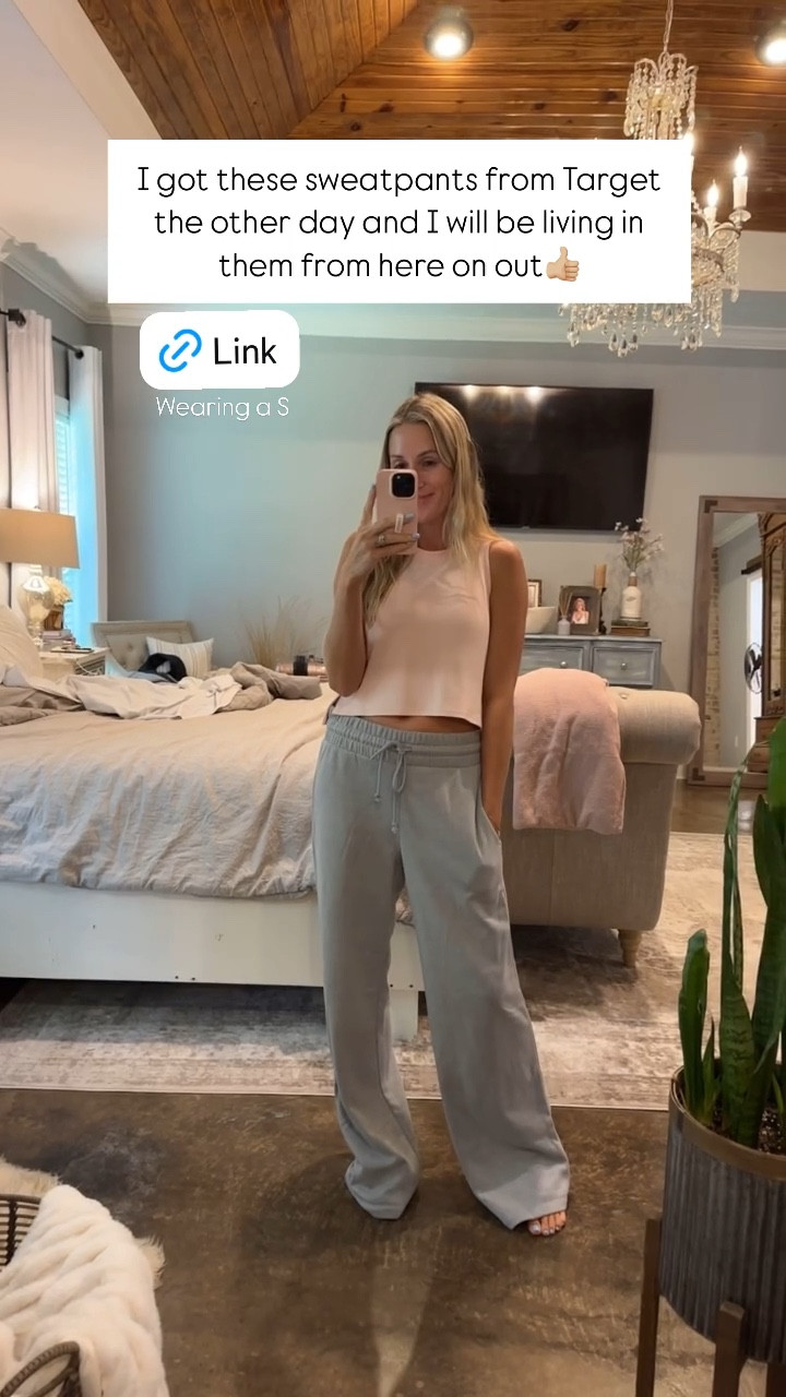 I’ll be living in these sweatpants from here on out! Wearing a size small

#LTKFindsUnder50 #LTKOver40 #LTKSeasonal