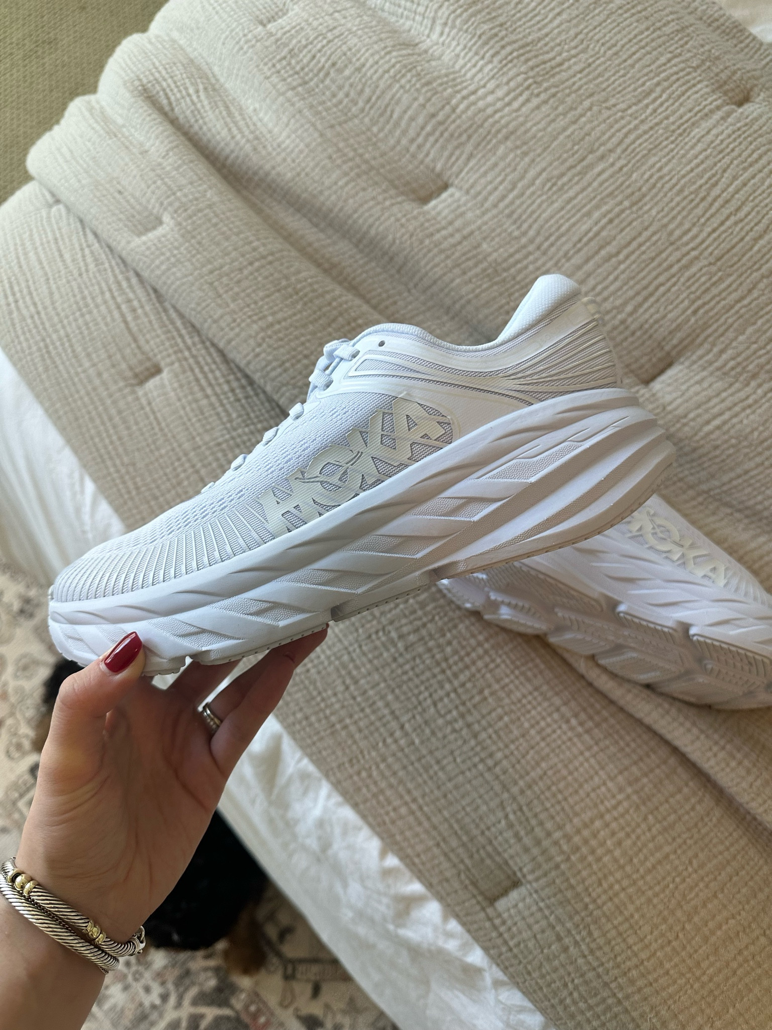 hoka all white bondi 7