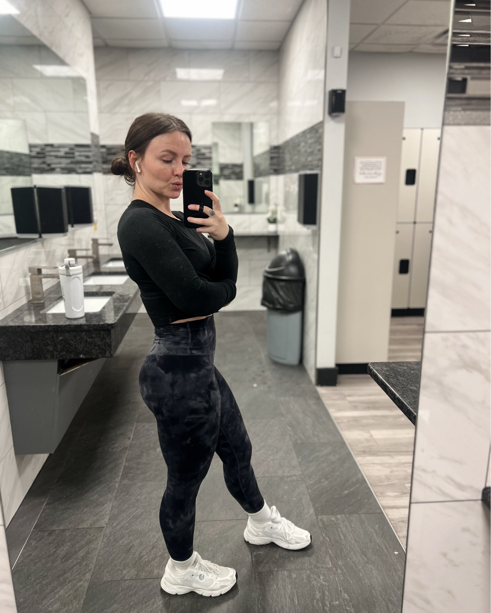 Top is FLEO foundation crop in Heather black 🖤🐼📓

#LTKFitness #LTKActive