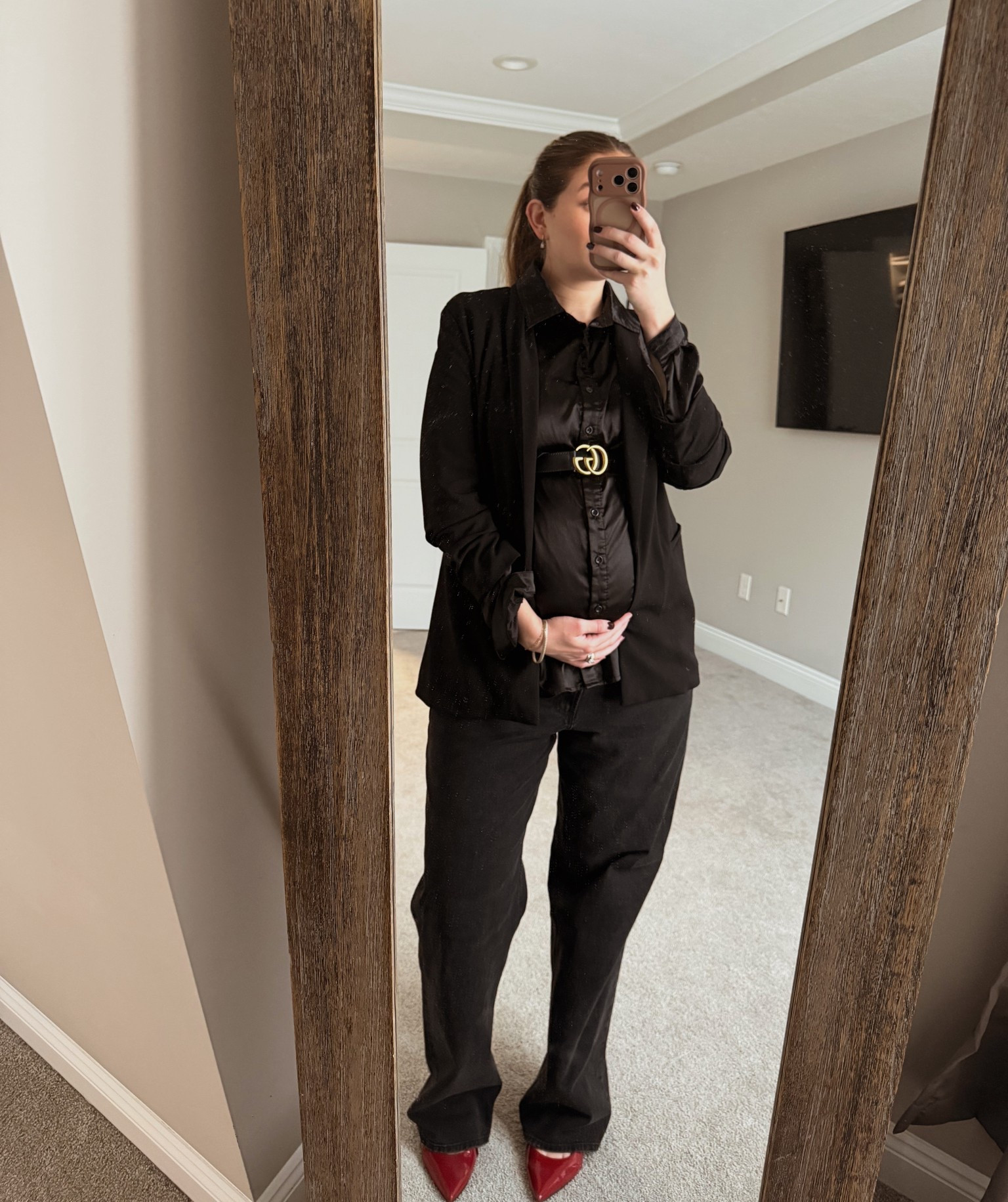 Love an all black look with a pop of color ❤️ 

#LTKHoliday #LTKBump #LTKootd