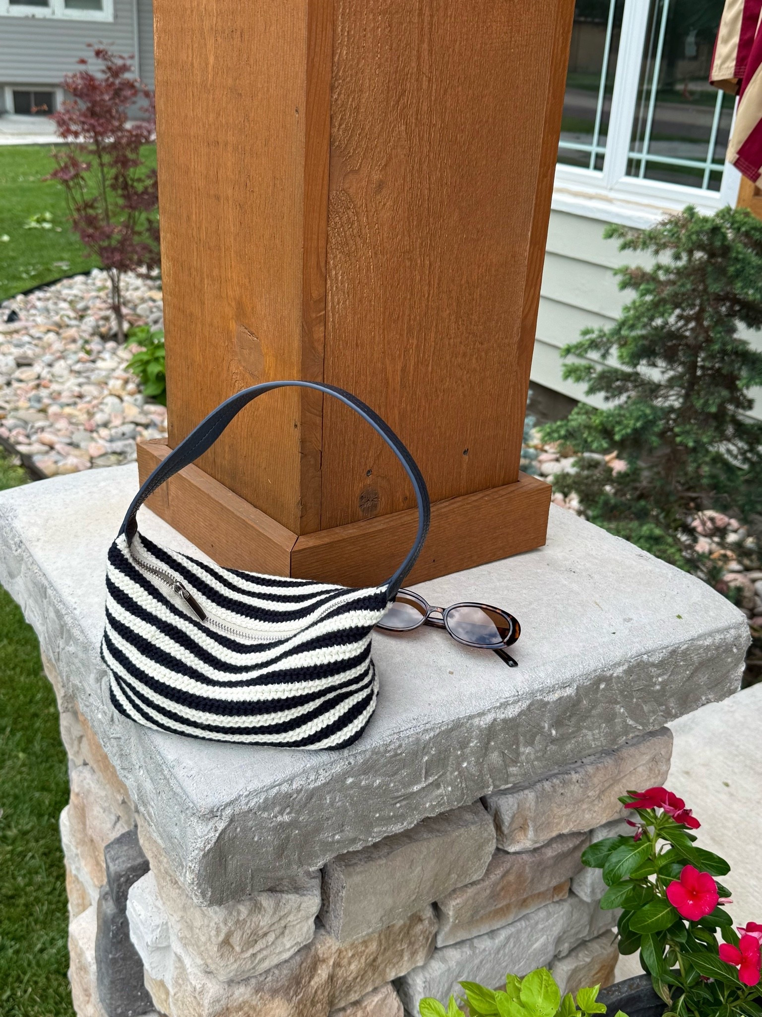 How good is this crochet striped mini bag from Gap 😍 Also comes in red stripes!

#LTKdayinmylife #LTKootd