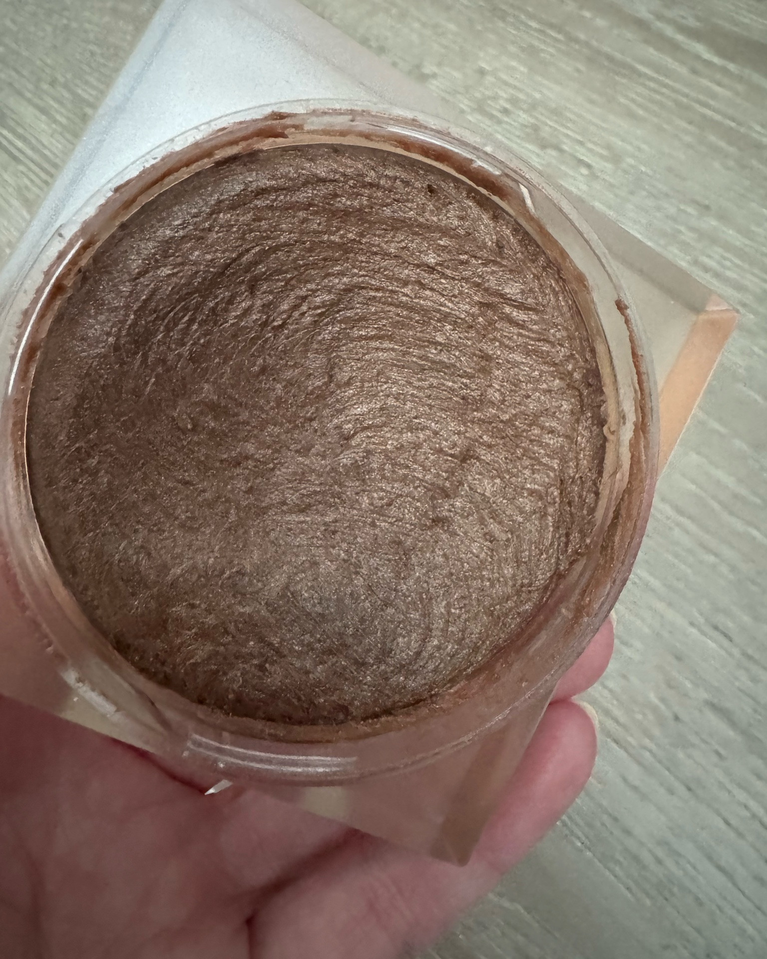 glow balm 

Color: She's On Vacation - sunkissed bronze