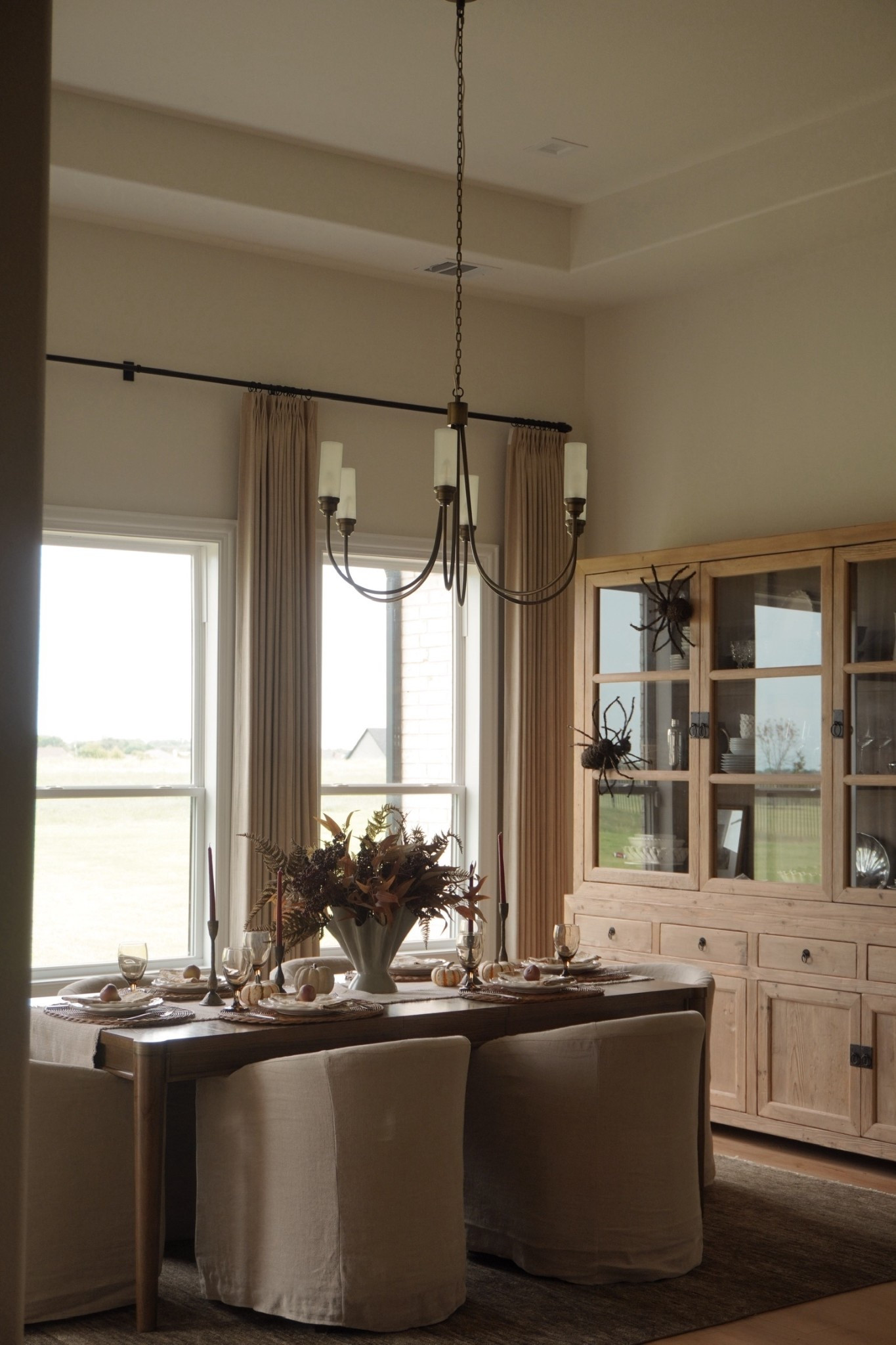 Halloween dining room inspo

dining room, halloween decor, halloween dining room, organic dining room, fall dining room, seasonal dining room, fall home

#LTKStyleTip #LTKSeasonal #LTKHome