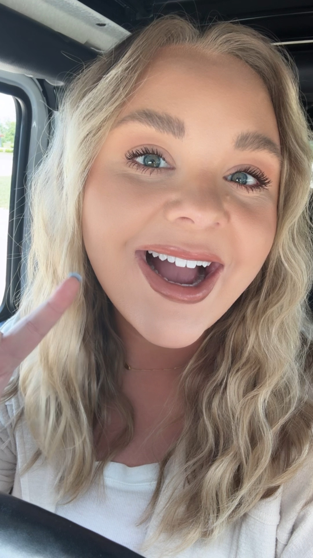 Here’s my whole look! Biggest questions I got were on foundation and lip color! Foundation is Porefessional from Benefit and lips are Anastasia Beverly Hills lip liner in muted mauve topped with Savanna Lip Shine from Colorescience! Let me know if you want any other details 😘

#LTKStyleTip #LTKBeauty