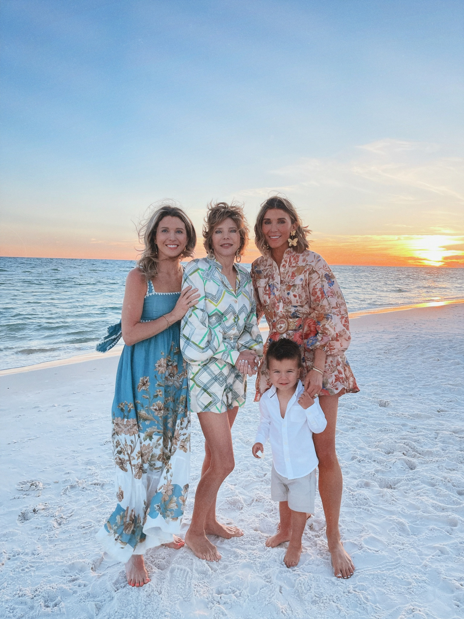 Spring break family beach photos outfit ideas