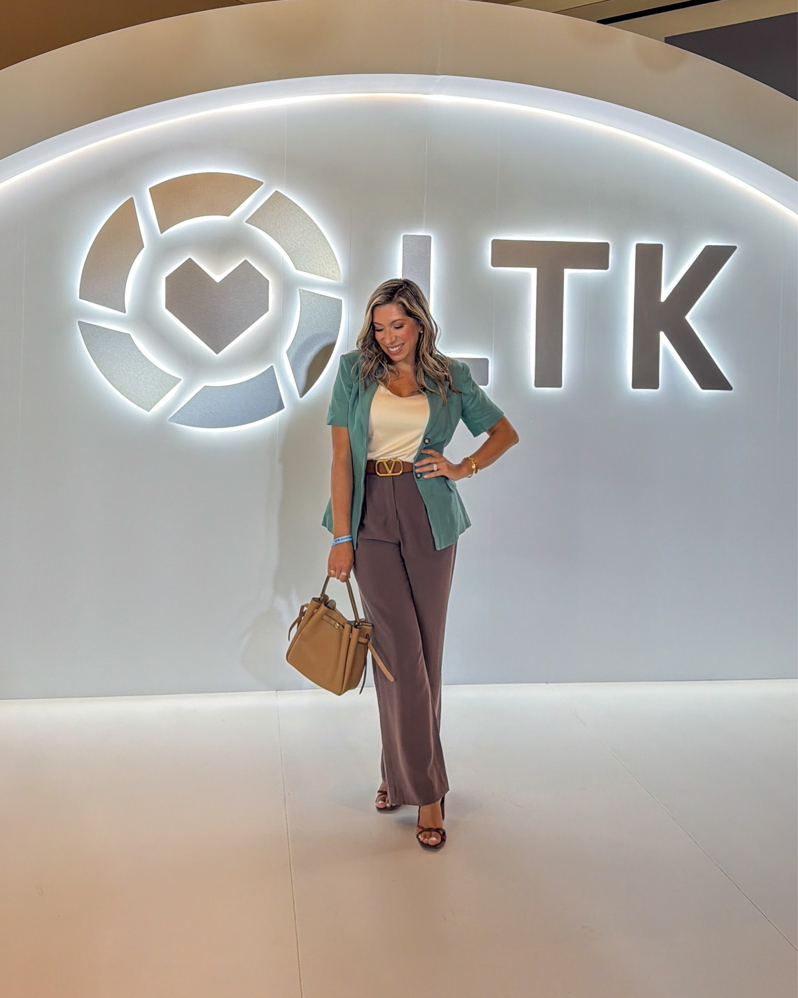 My first LTKCon… and truly a pinch-me experience I’ll never forget. 🎉🤍

From finally meeting my home girlies in person to connecting with inspiring creators and brands, every moment felt so special.

The late nights creating after work, balancing two careers and all the moments of doubt led me here, but I didn’t get here alone.

Thank you @shop.ltk for this amazing opportunity, to every incredible brand and especially all of you who continue to follow, support and believe in me. 🫶🥹

I left with a grateful heart, beautiful new connections and one powerful reminder: keep showing up, keep believing and never stop dreaming… because truly ANYTHING is possible!🤎

#ltkcon #ltktravel #ltkhome @abercrombie @onequince @macys @ltk.creators @ltk.home @wayfair @freepeople