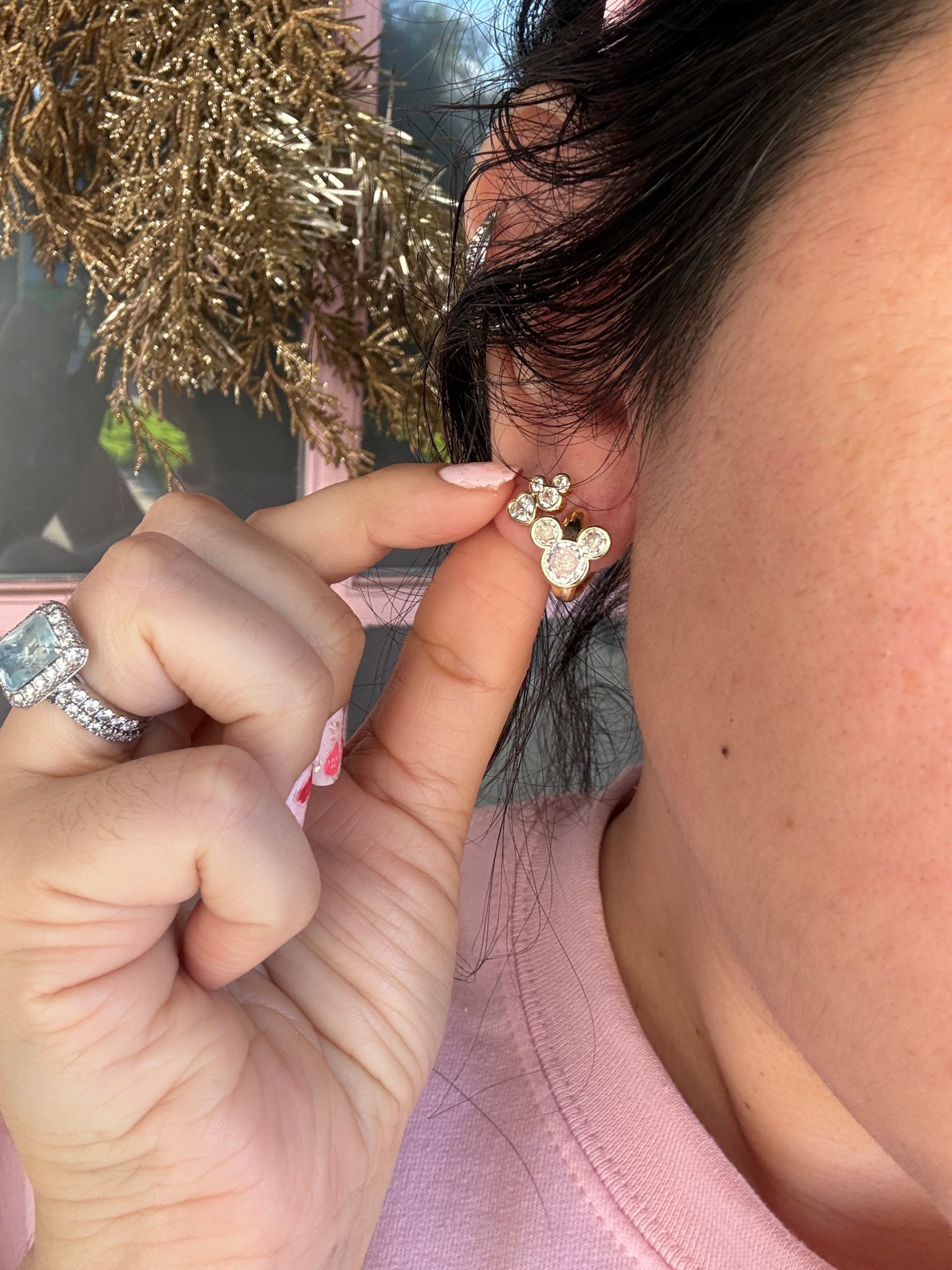 Ear candy 🍬♥️

Disney/ earrings/ accessories/ Valentine’s Day/ baublebar/ jewelry/ gift ideas

#LTKvlog #LTKFindsUnder100 #LTKootd