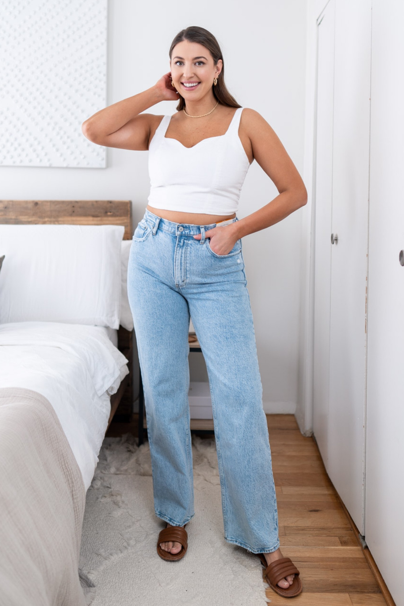 Abercrombie jeans and white crop top 

#abercrombie #abercrombiejeans #whitecroptop #abercrombierelaxedjeans 

#LTKSale #LTKFind #LTKU