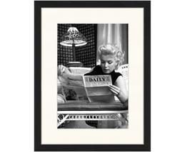 Gerahmter Digitaldruck Marilyn Monroe Reading | WestwingNow (AT & DE)